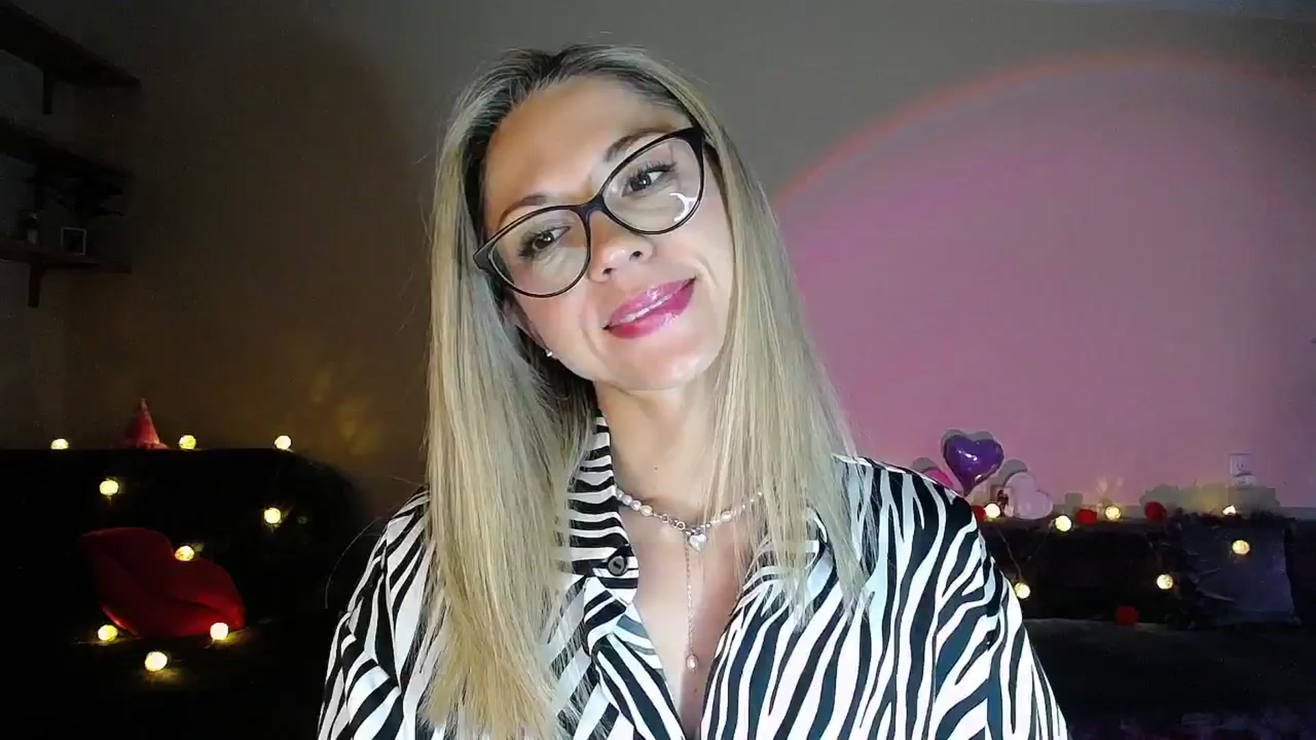 Gallery image thumbnail from Sunshine_alis's myfreecams stream on, 08/19/2025, 17:36 image 1 of 20