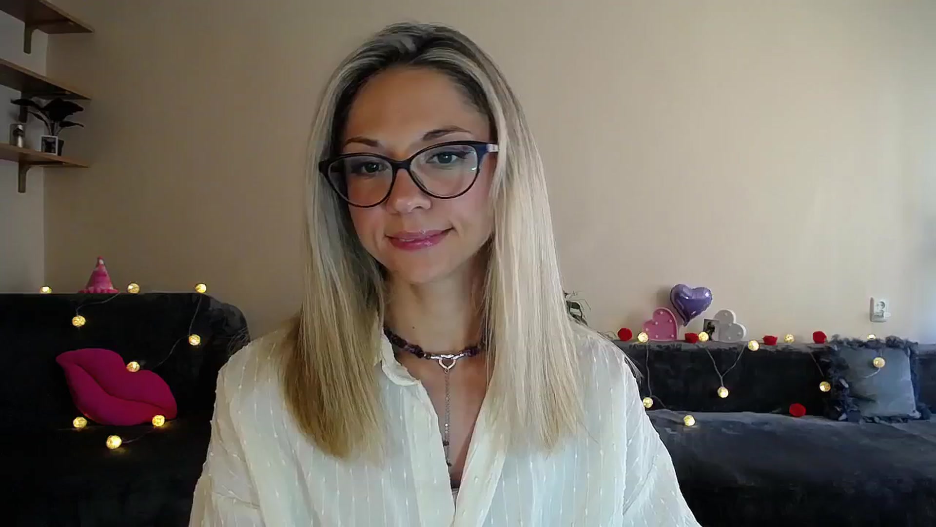 Gallery image thumbnail from Sunshine_alis's myfreecams stream on, 08/20/2025, 16:23 image 7 of 20