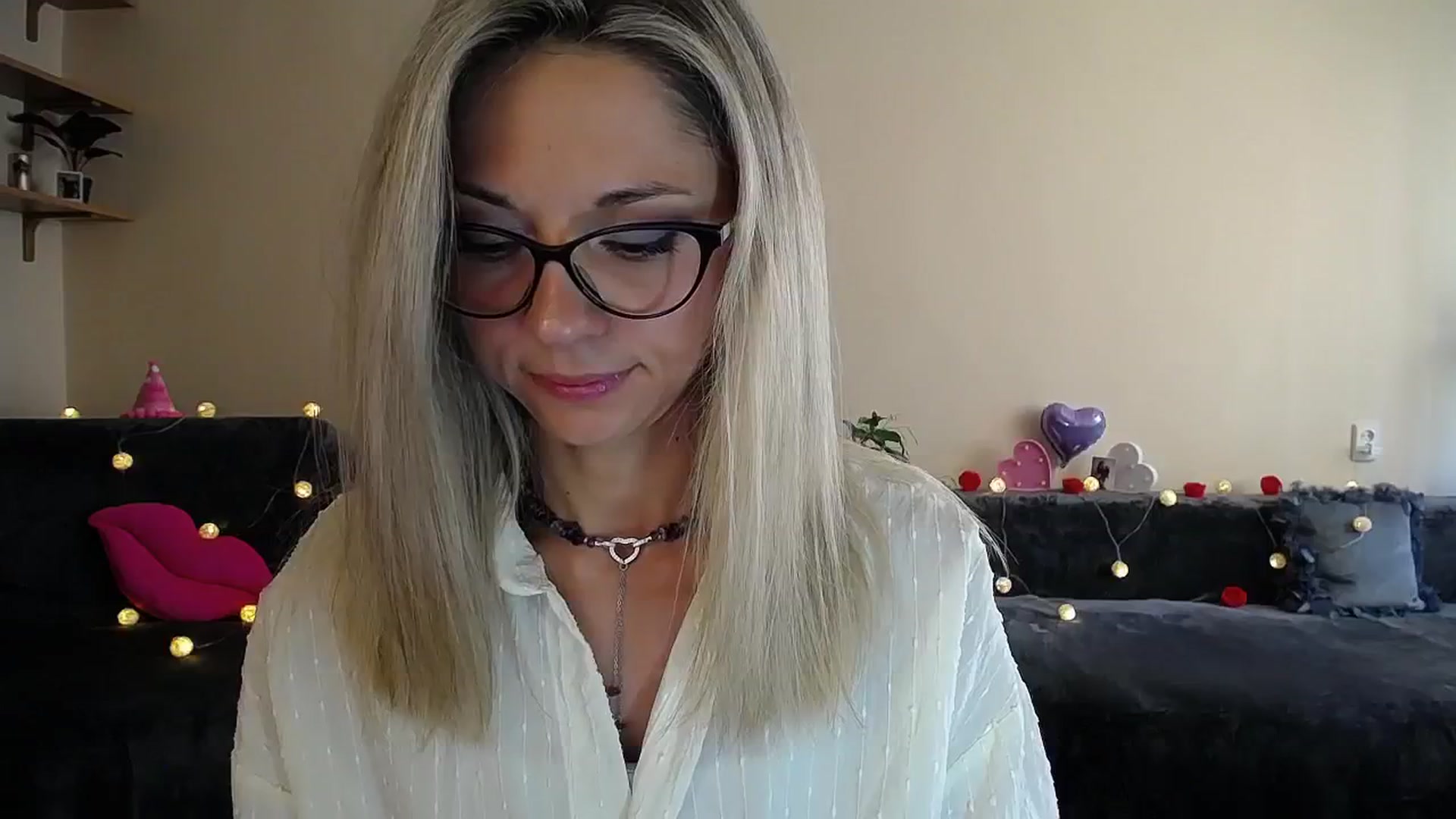 Gallery image thumbnail from Sunshine_alis's myfreecams stream on, 08/20/2025, 16:23 image 6 of 20