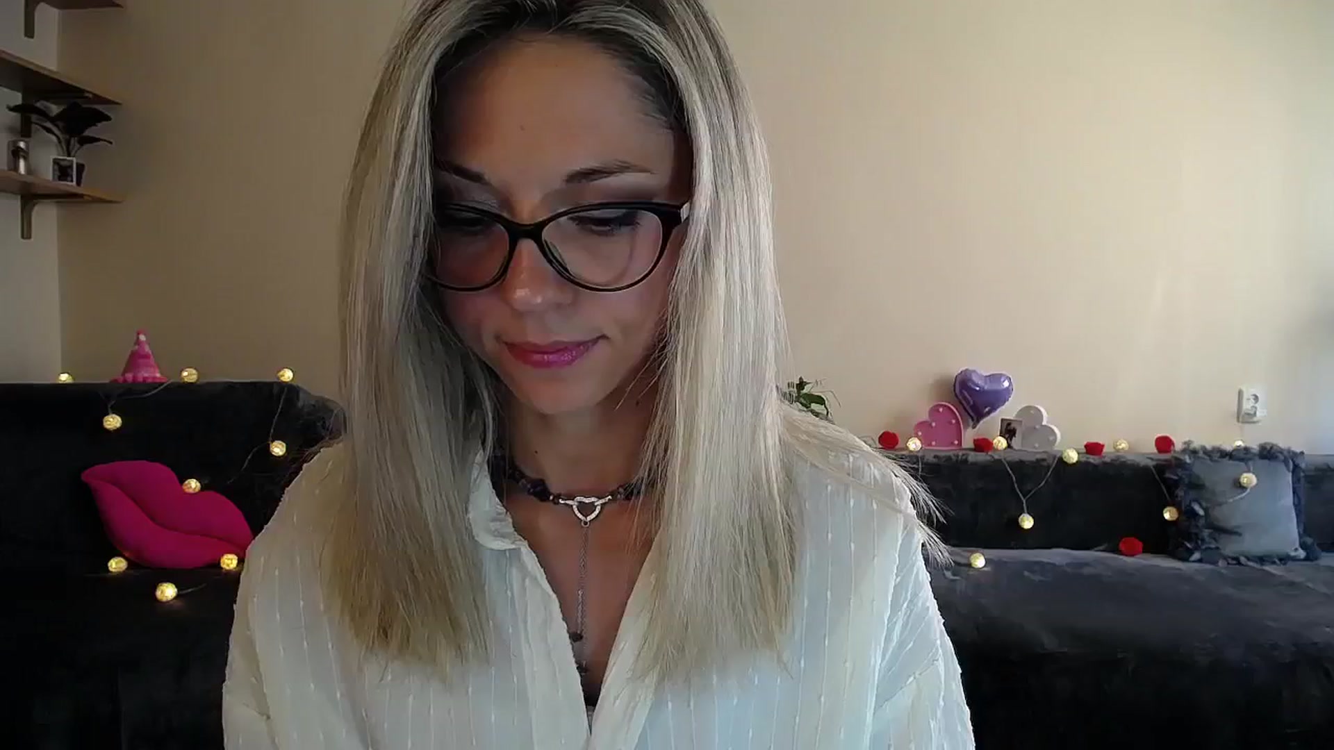 Gallery image thumbnail from Sunshine_alis's myfreecams stream on, 08/20/2025, 16:23 image 5 of 20