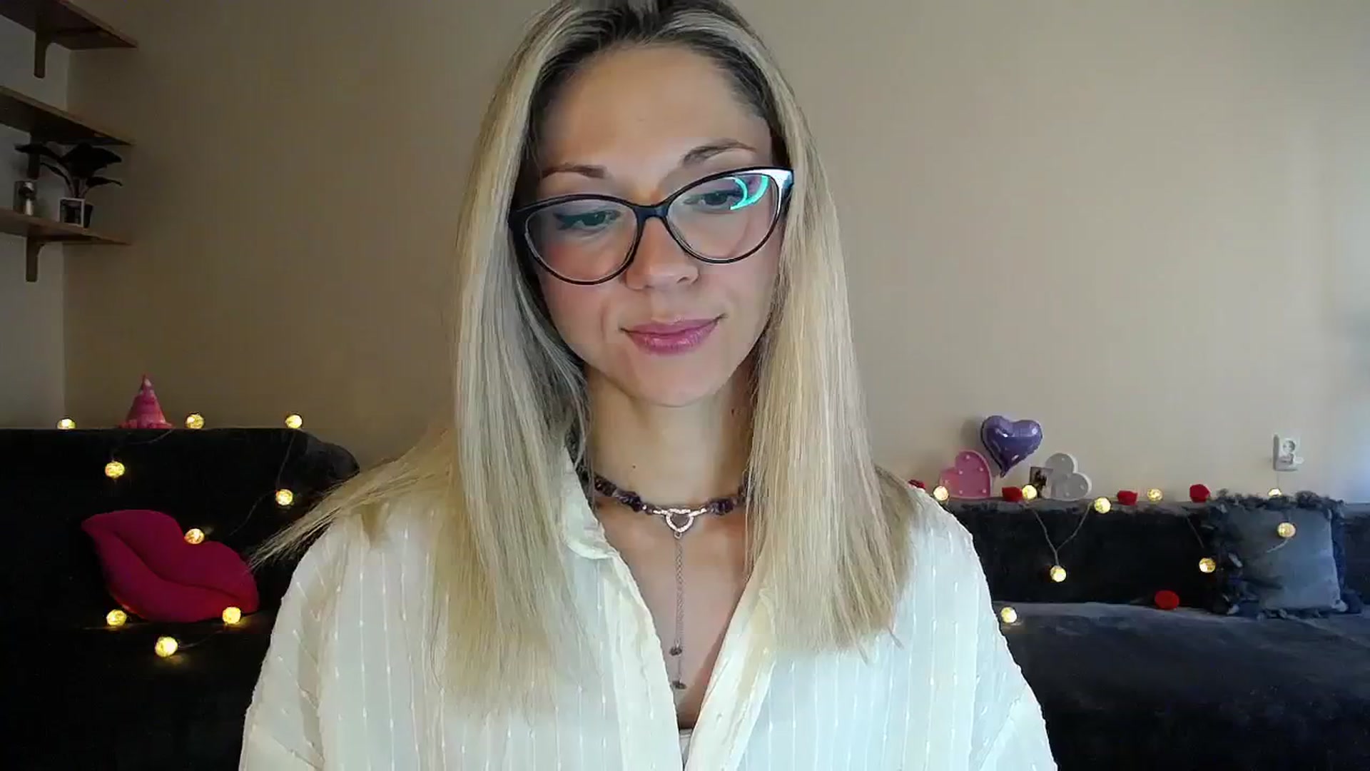 Gallery image thumbnail from Sunshine_alis's myfreecams stream on, 08/20/2025, 16:23 image 14 of 20