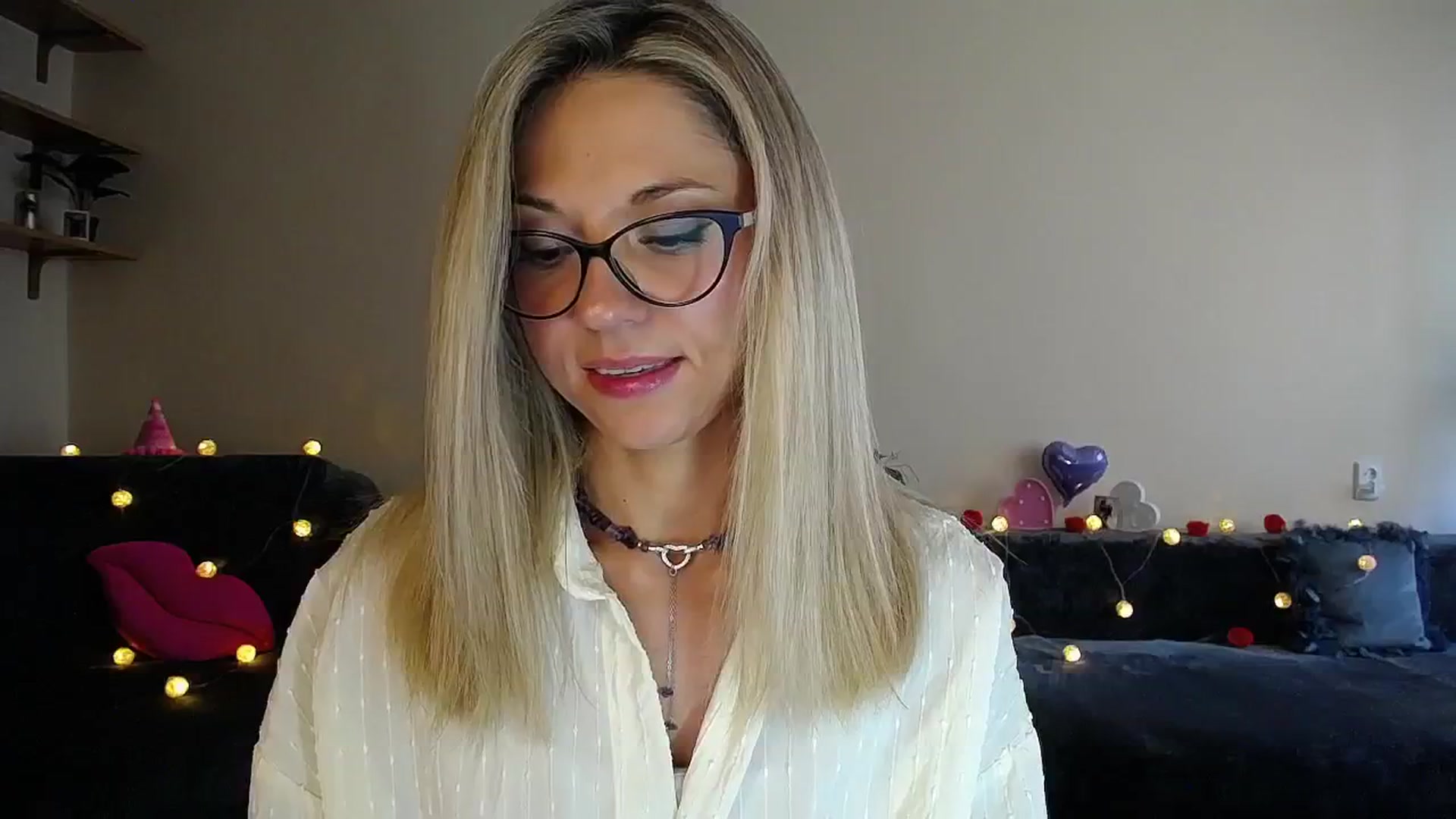 Gallery image thumbnail from Sunshine_alis's myfreecams stream on, 08/20/2025, 16:23 image 10 of 20