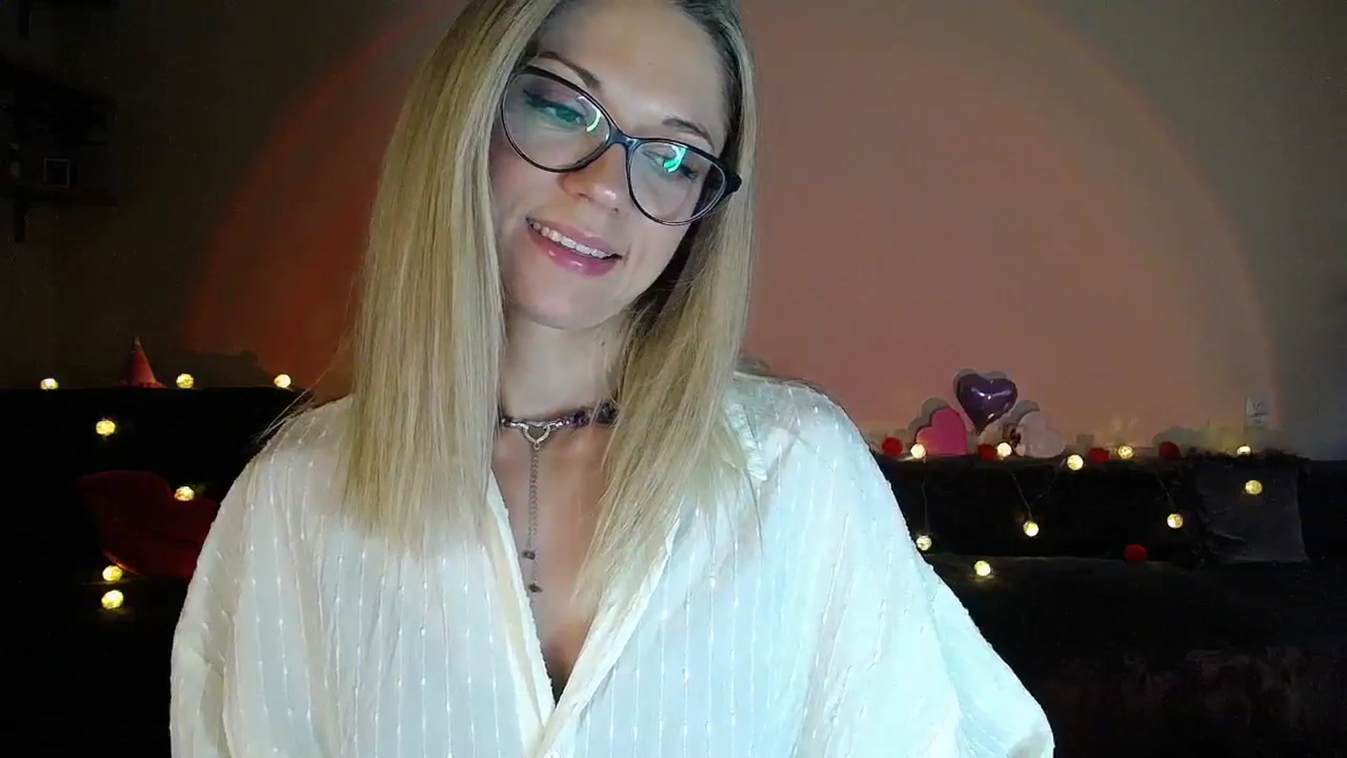 Gallery image thumbnail from Sunshine_alis's myfreecams stream on, 08/21/2025, 17:32 image 9 of 20