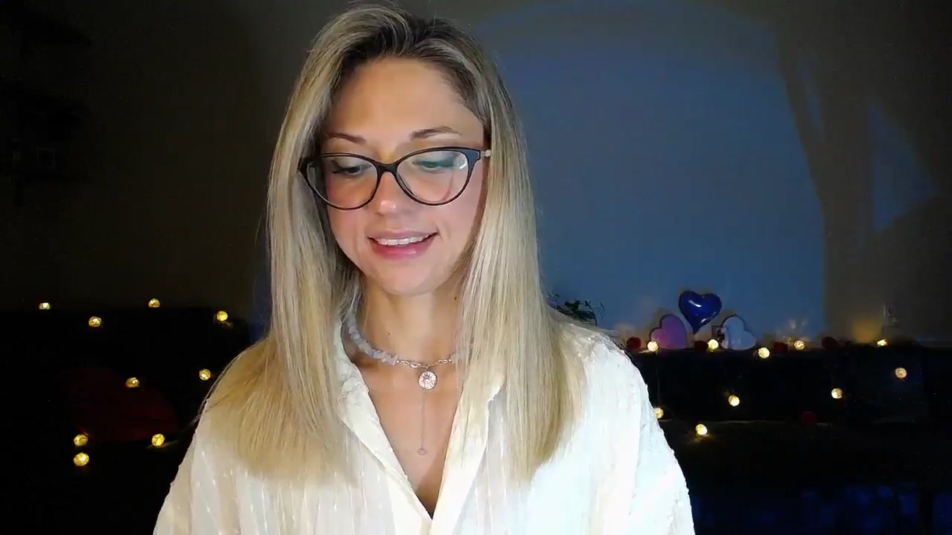 Gallery image thumbnail from Sunshine_alis's myfreecams stream on, 09/10/2025, 19:07 image 19 of 20