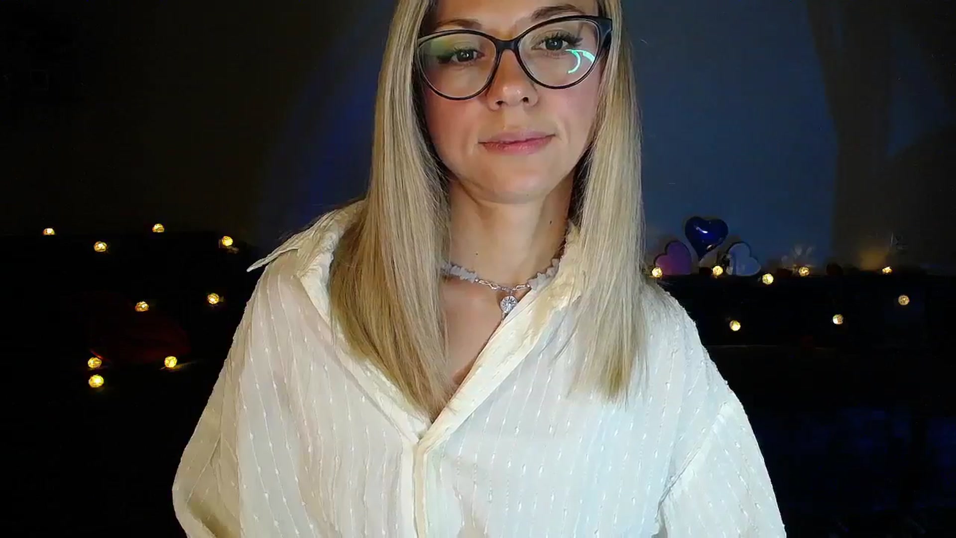 Gallery image thumbnail from Sunshine_alis's myfreecams stream on, 09/10/2025, 19:07 image 11 of 20