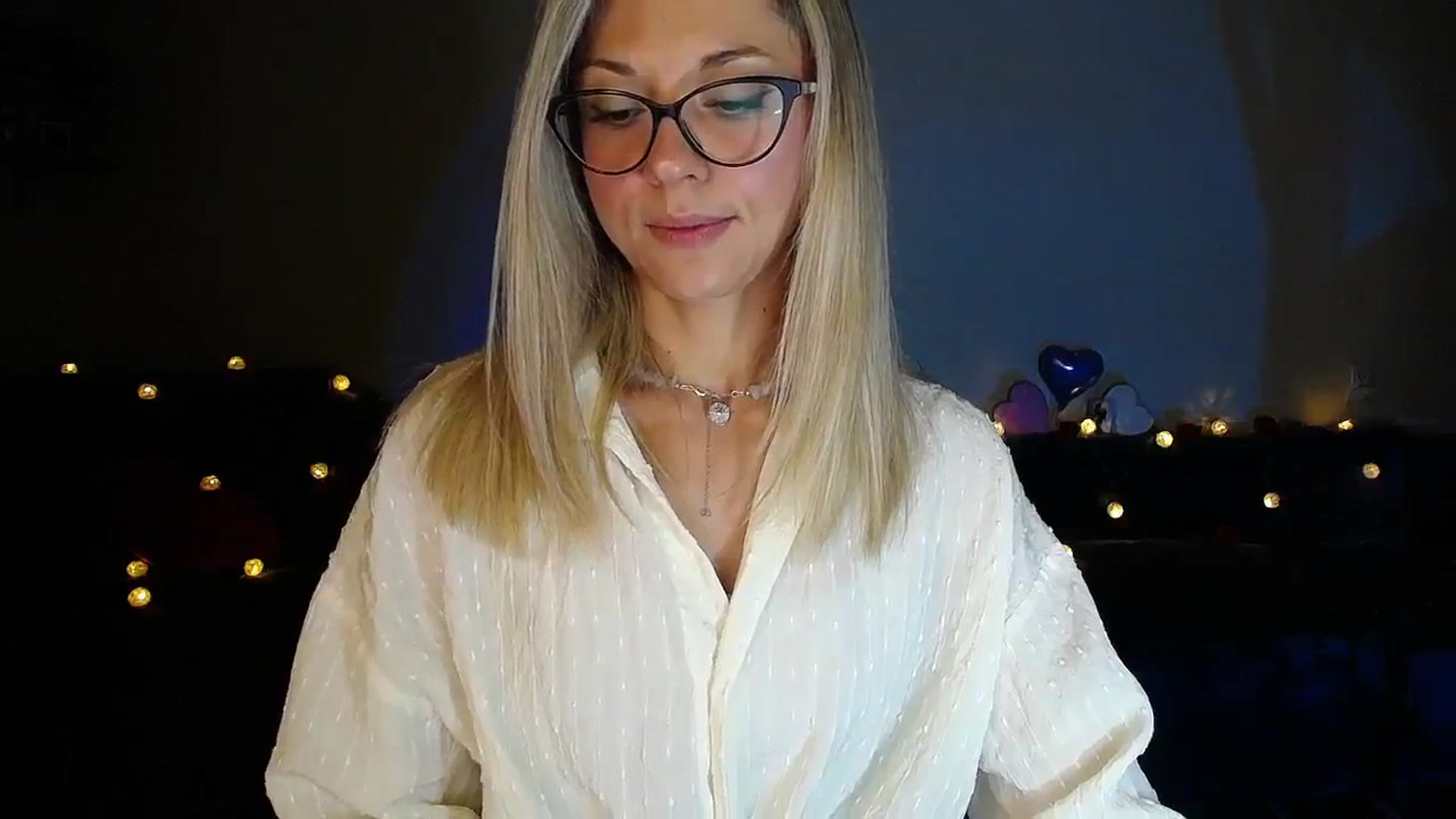 Gallery image thumbnail from Sunshine_alis's myfreecams stream on, 09/10/2025, 19:07 image 17 of 20