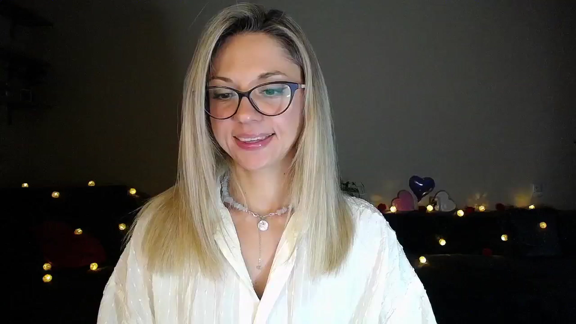 Gallery image thumbnail from Sunshine_alis's myfreecams stream on, 09/10/2025, 20:01 image 7 of 20