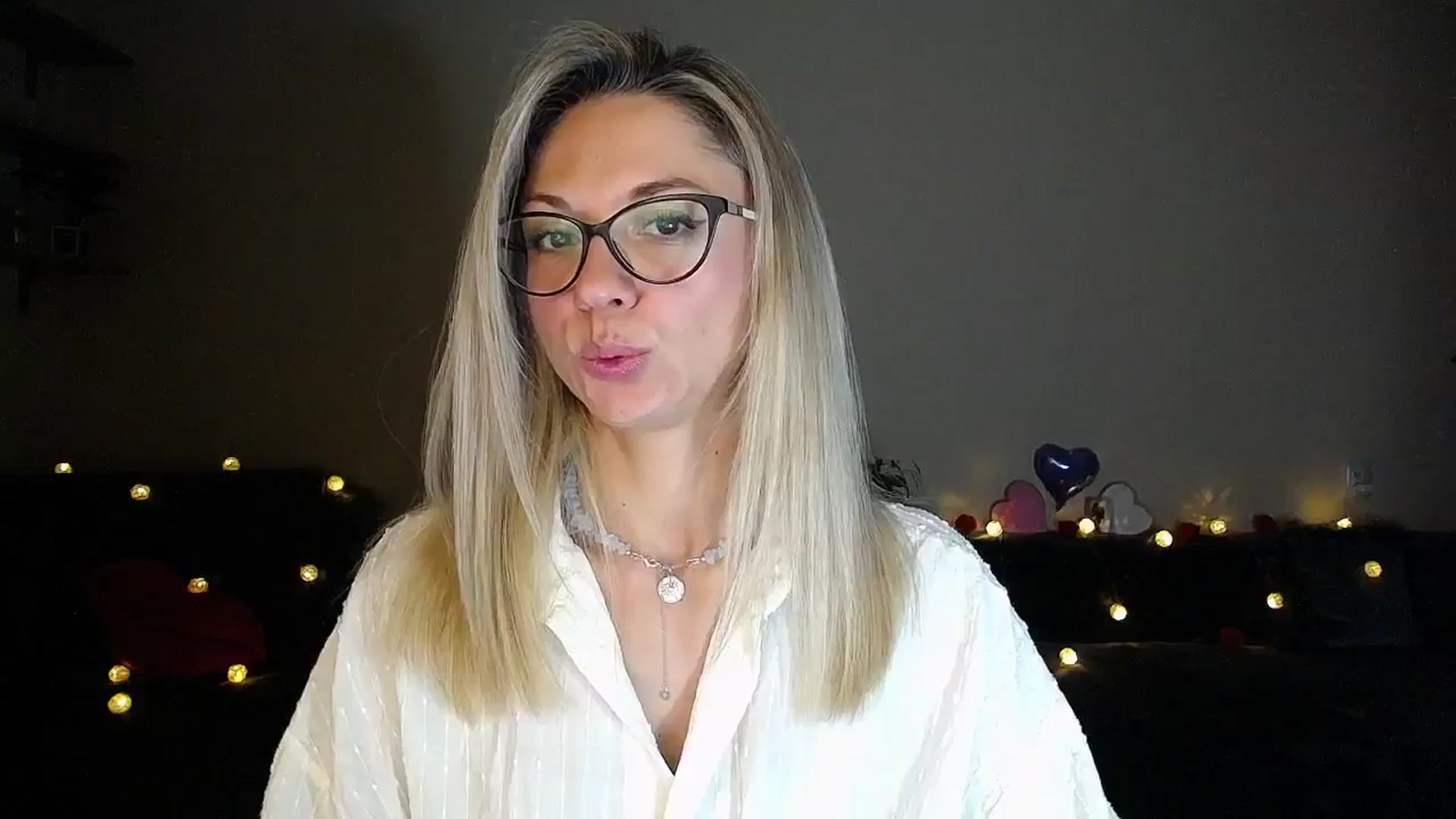 Gallery image thumbnail from Sunshine_alis's myfreecams stream on, 09/10/2025, 20:01 image 16 of 20