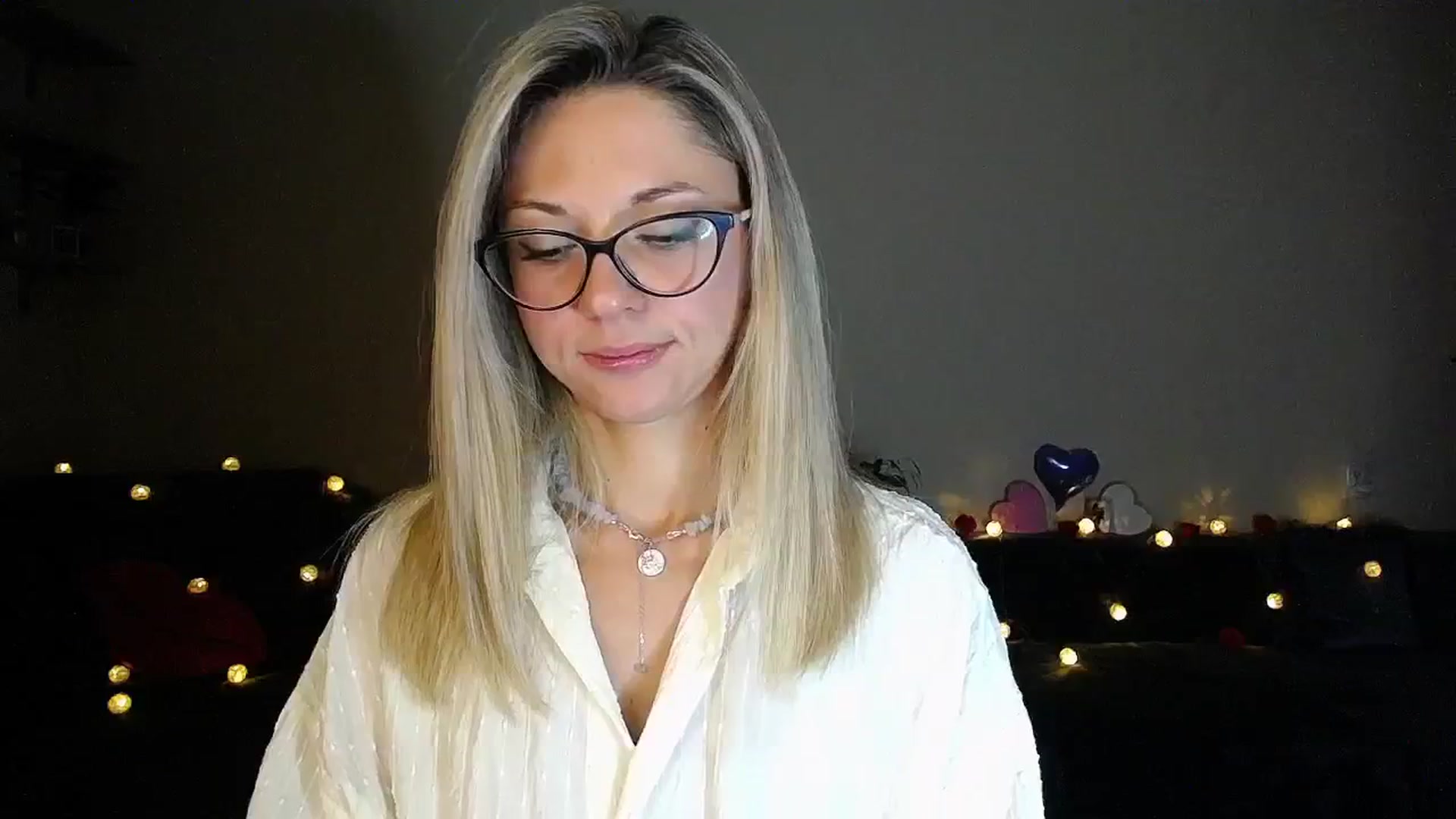 Gallery image thumbnail from Sunshine_alis's myfreecams stream on, 09/10/2025, 20:01 image 5 of 20