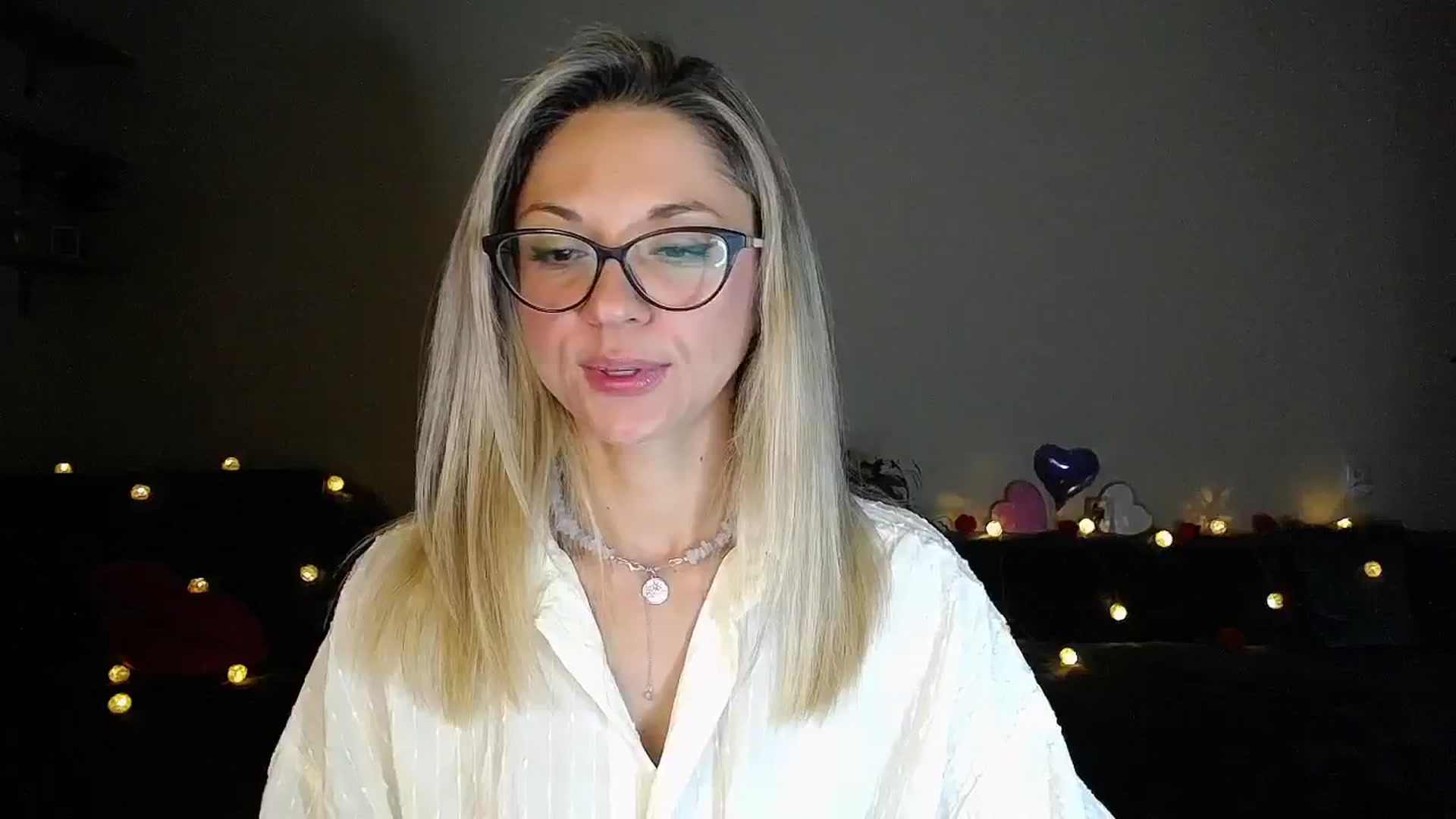 Gallery image thumbnail from Sunshine_alis's myfreecams stream on, 09/10/2025, 20:01 image 13 of 20