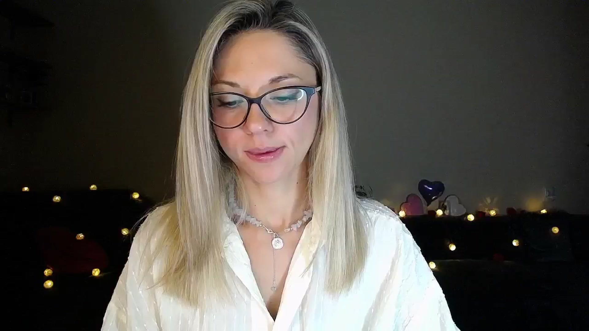 Gallery image thumbnail from Sunshine_alis's myfreecams stream on, 09/10/2025, 20:01 image 1 of 20