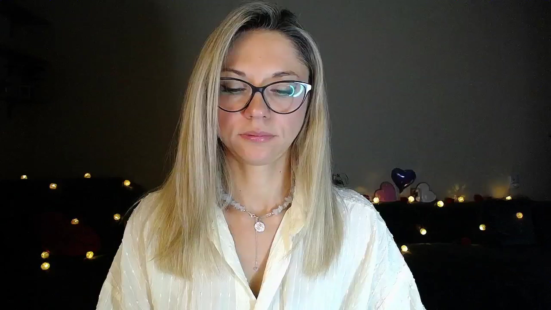 Gallery image thumbnail from Sunshine_alis's myfreecams stream on, 09/10/2025, 20:01 image 2 of 20
