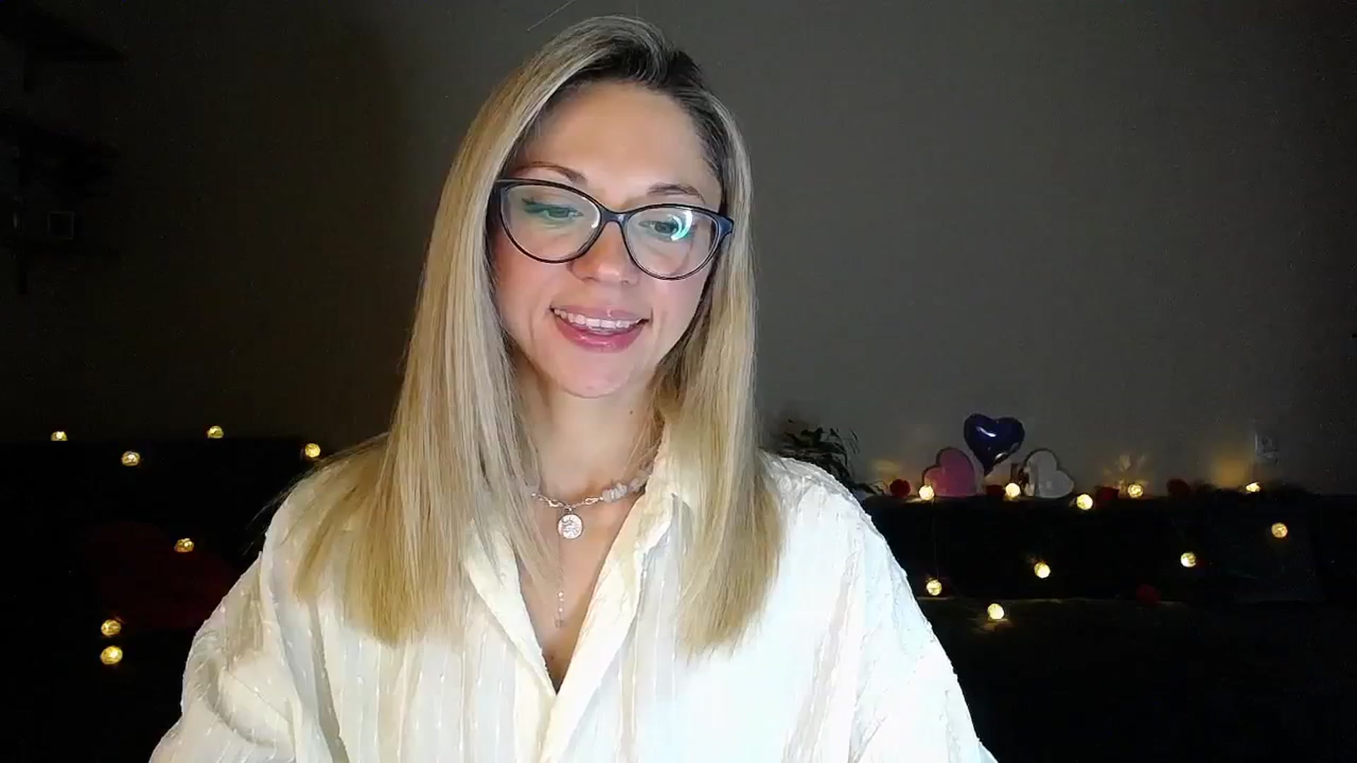 Gallery image thumbnail from Sunshine_alis's myfreecams stream on, 09/10/2025, 20:01 image 6 of 20