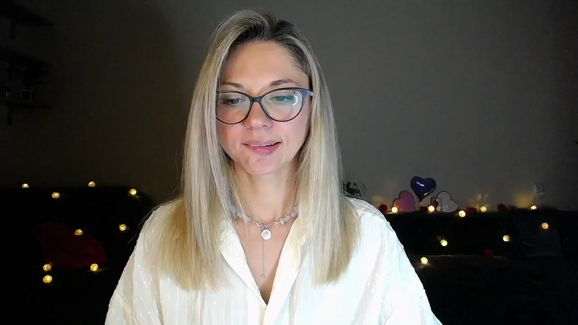 Gallery image thumbnail from Sunshine_alis's myfreecams stream on, 09/10/2025, 20:01 image 17 of 20