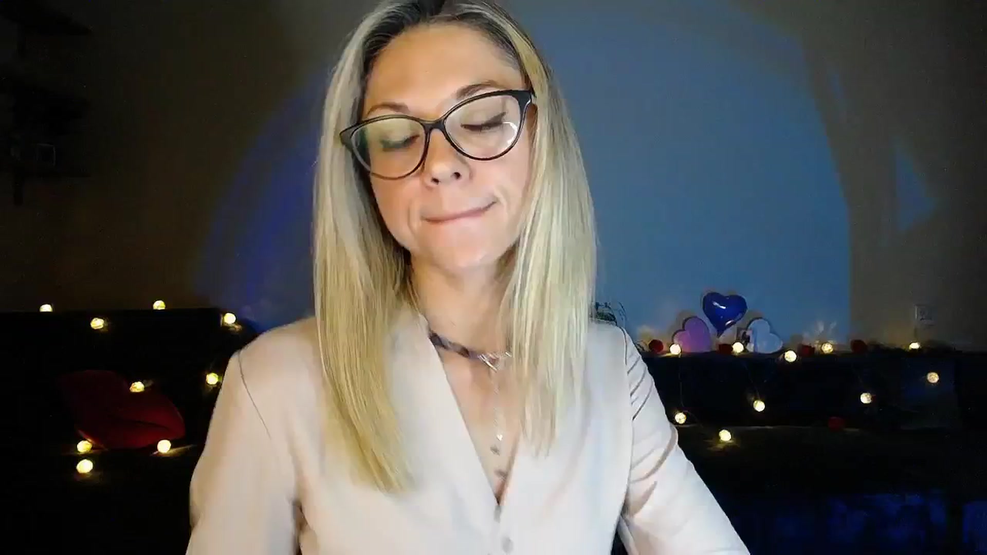 Gallery image thumbnail from Sunshine_alis's myfreecams stream on, 09/11/2025, 19:04 image 12 of 20