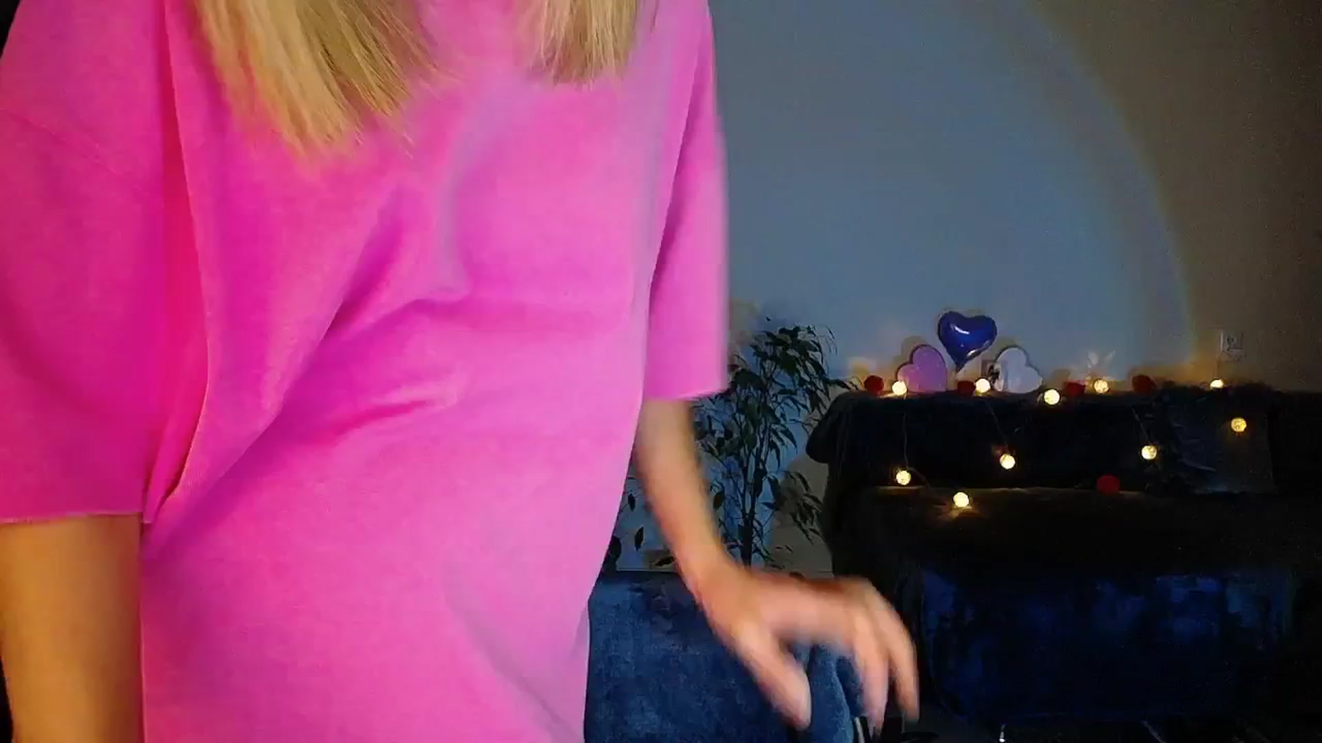 Gallery image thumbnail from Sunshine_alis's myfreecams stream on, 09/15/2025, 20:08 image 18 of 20