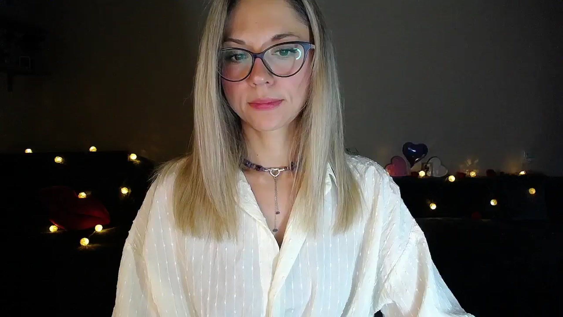 Gallery image thumbnail from Sunshine_alis's myfreecams stream on, 09/16/2025, 16:46 image 15 of 20