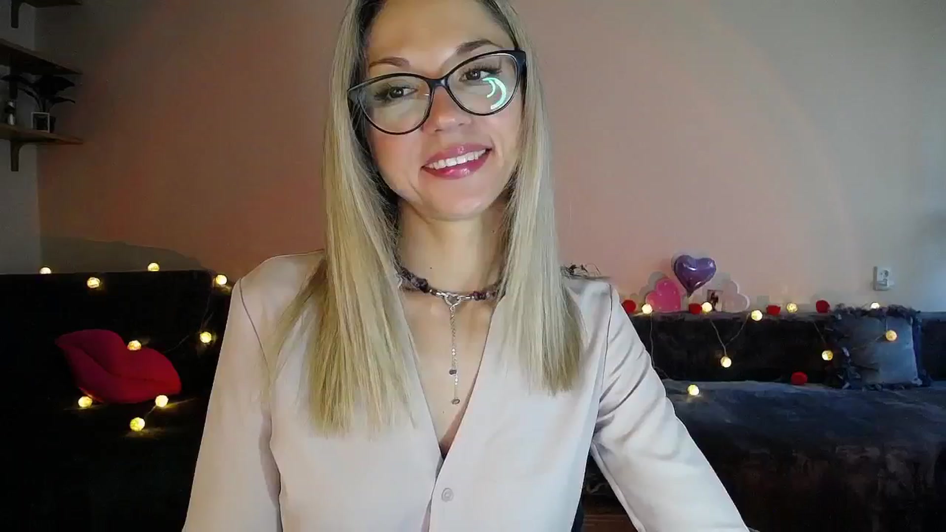 Gallery image thumbnail from Sunshine_alis's myfreecams stream on, 09/17/2025, 16:05 image 5 of 20