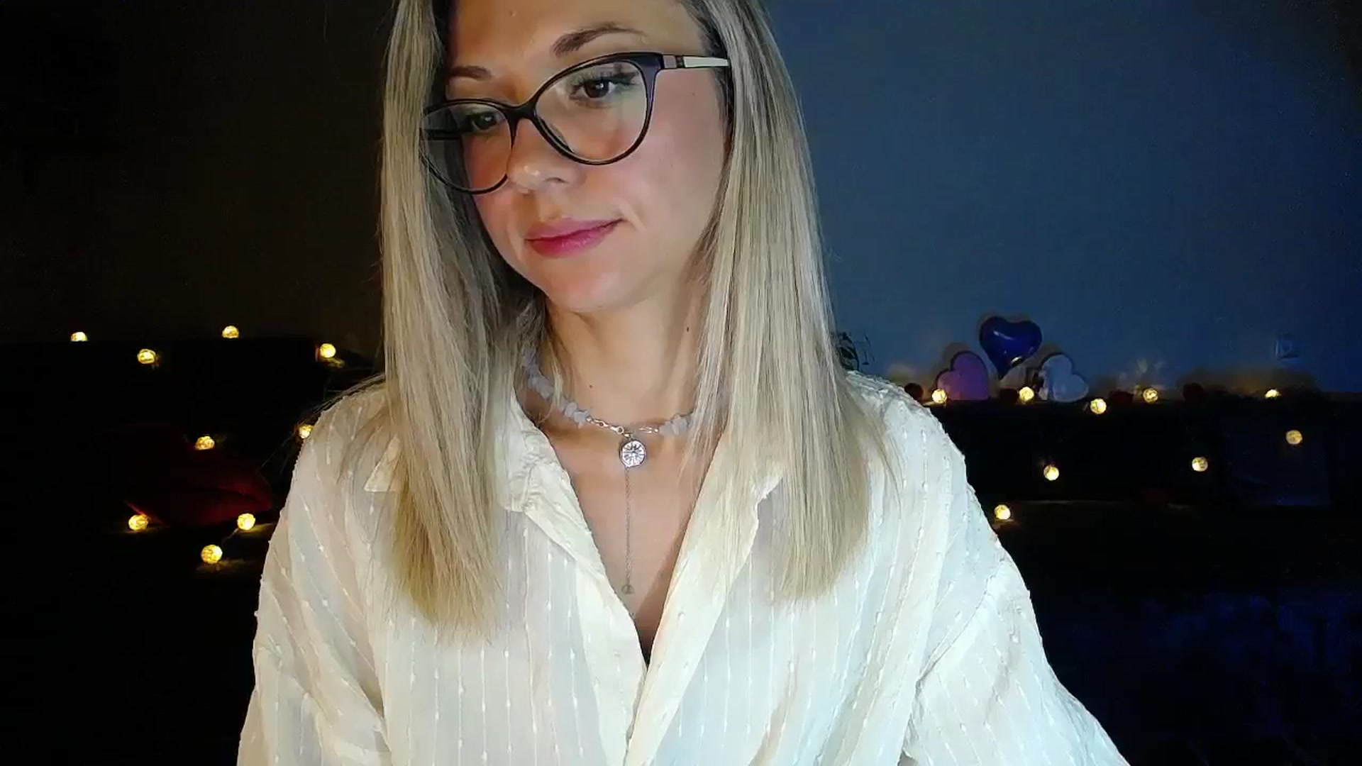 Gallery image thumbnail from Sunshine_alis's myfreecams stream on, 09/19/2025, 18:20 image 11 of 20