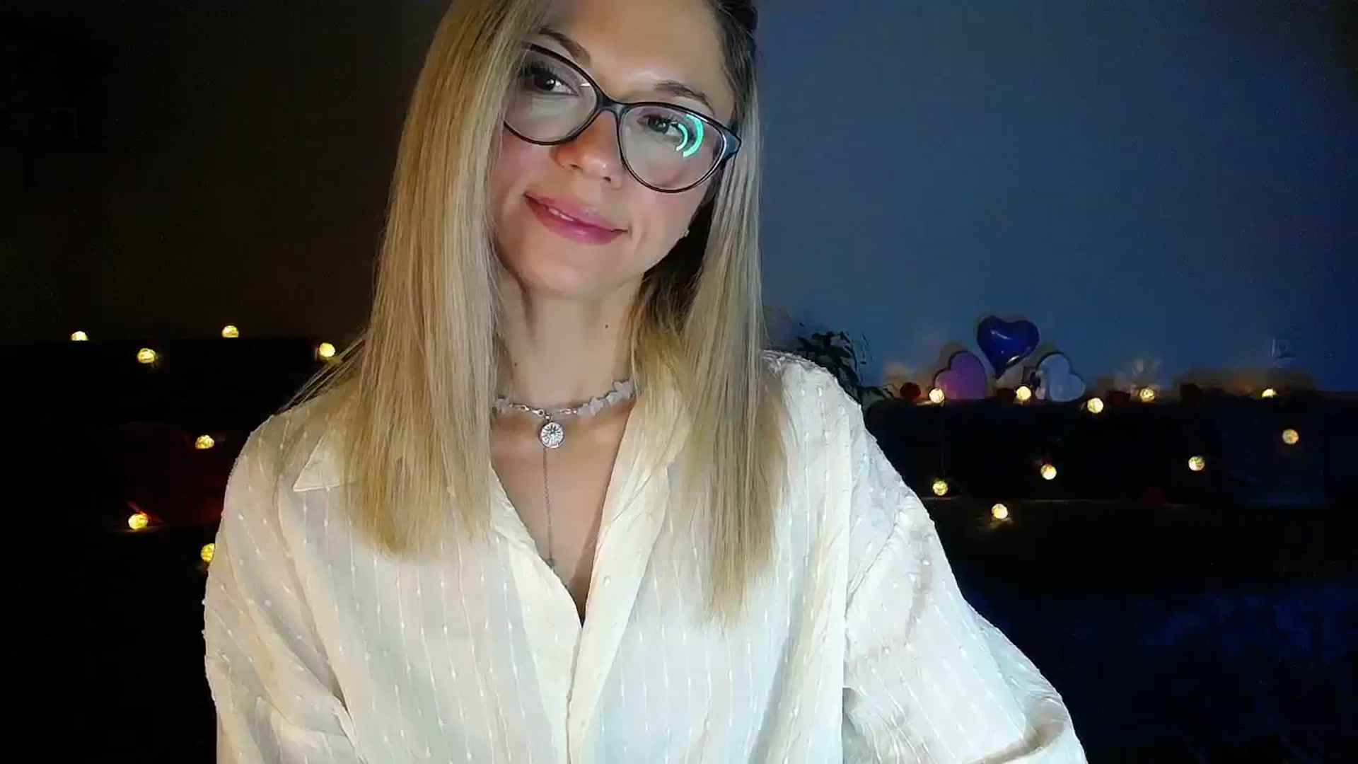 Gallery image thumbnail from Sunshine_alis's myfreecams stream on, 09/19/2025, 18:20 image 18 of 20