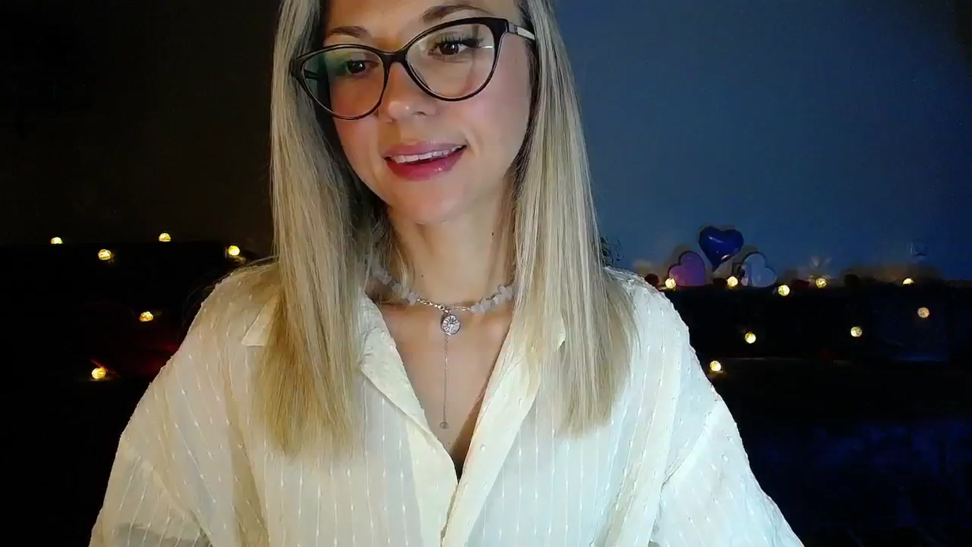Gallery image thumbnail from Sunshine_alis's myfreecams stream on, 09/19/2025, 18:20 image 16 of 20