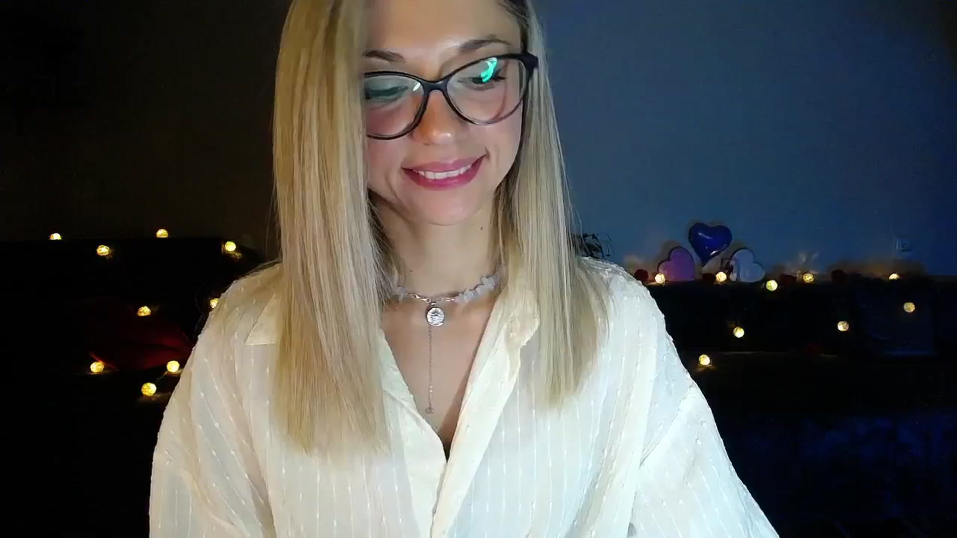 Gallery image thumbnail from Sunshine_alis's myfreecams stream on, 09/19/2025, 18:20 image 15 of 20