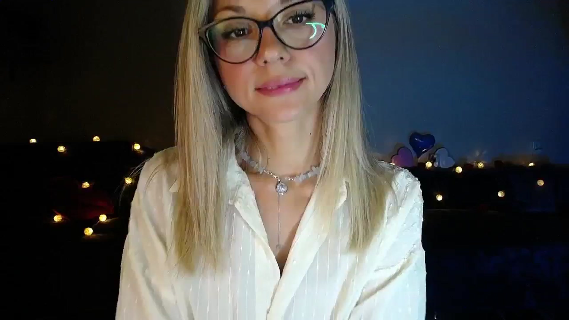 Gallery image thumbnail from Sunshine_alis's myfreecams stream on, 09/19/2025, 18:20 image 12 of 20