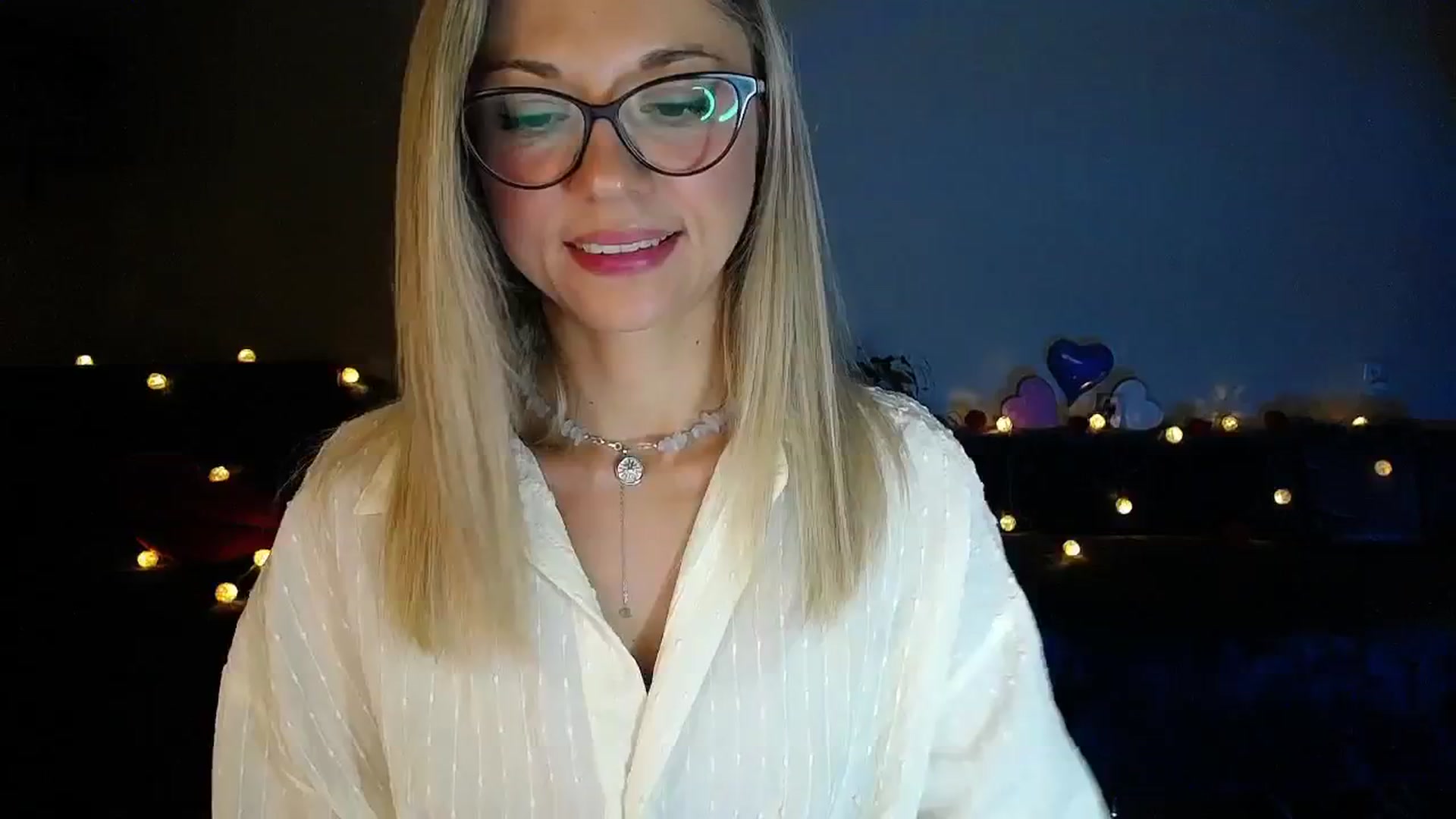 Gallery image thumbnail from Sunshine_alis's myfreecams stream on, 09/19/2025, 18:20 image 14 of 20