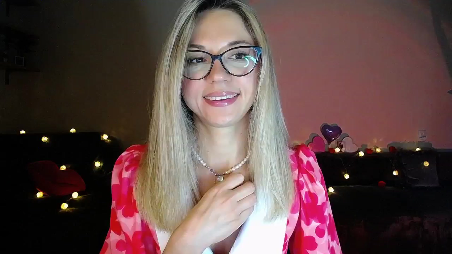 Gallery image thumbnail from Sunshine_alis's myfreecams stream on, 09/23/2025, 16:25 image 15 of 20