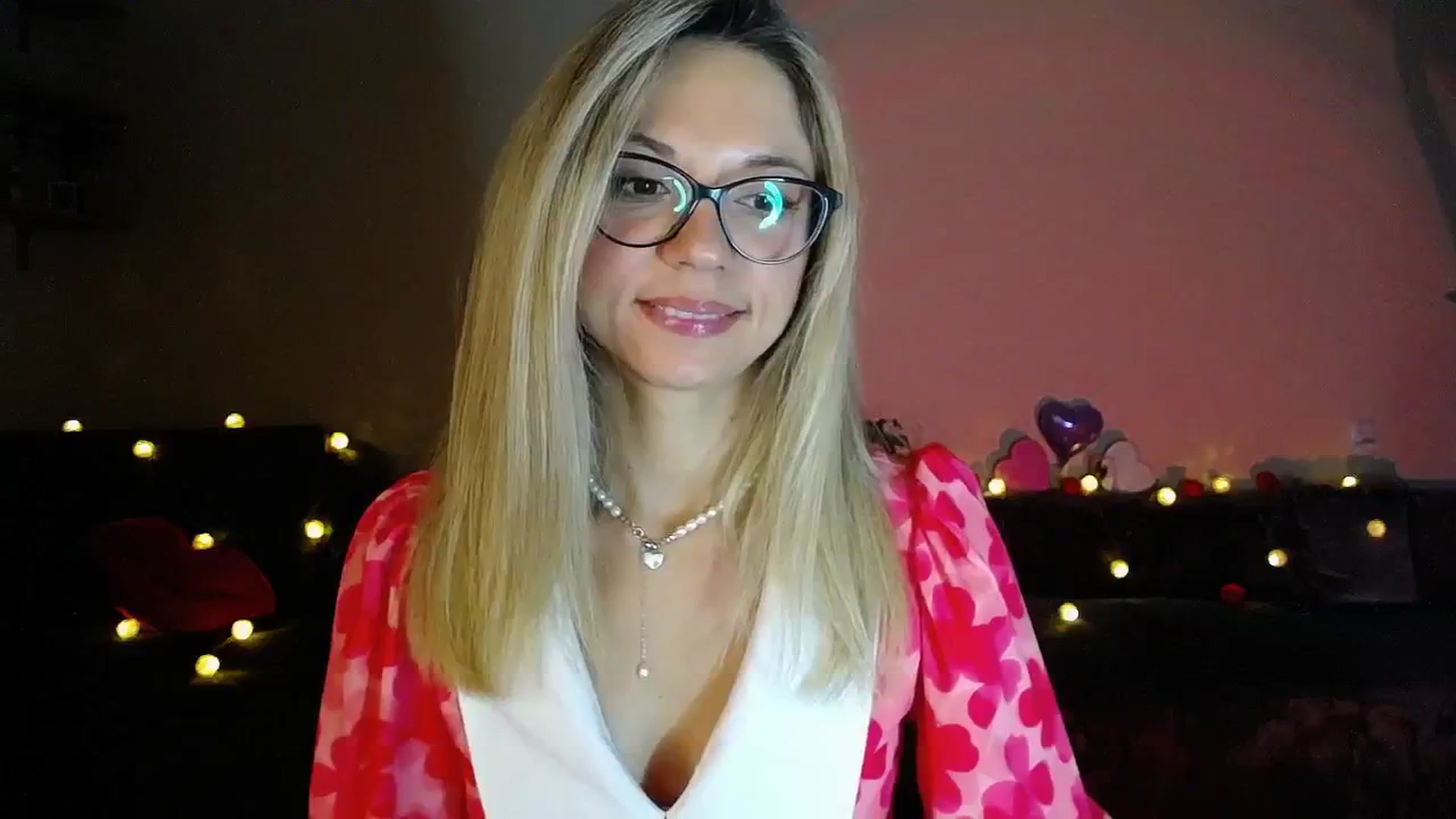 Gallery image thumbnail from Sunshine_alis's myfreecams stream on, 09/23/2025, 16:25 image 16 of 20