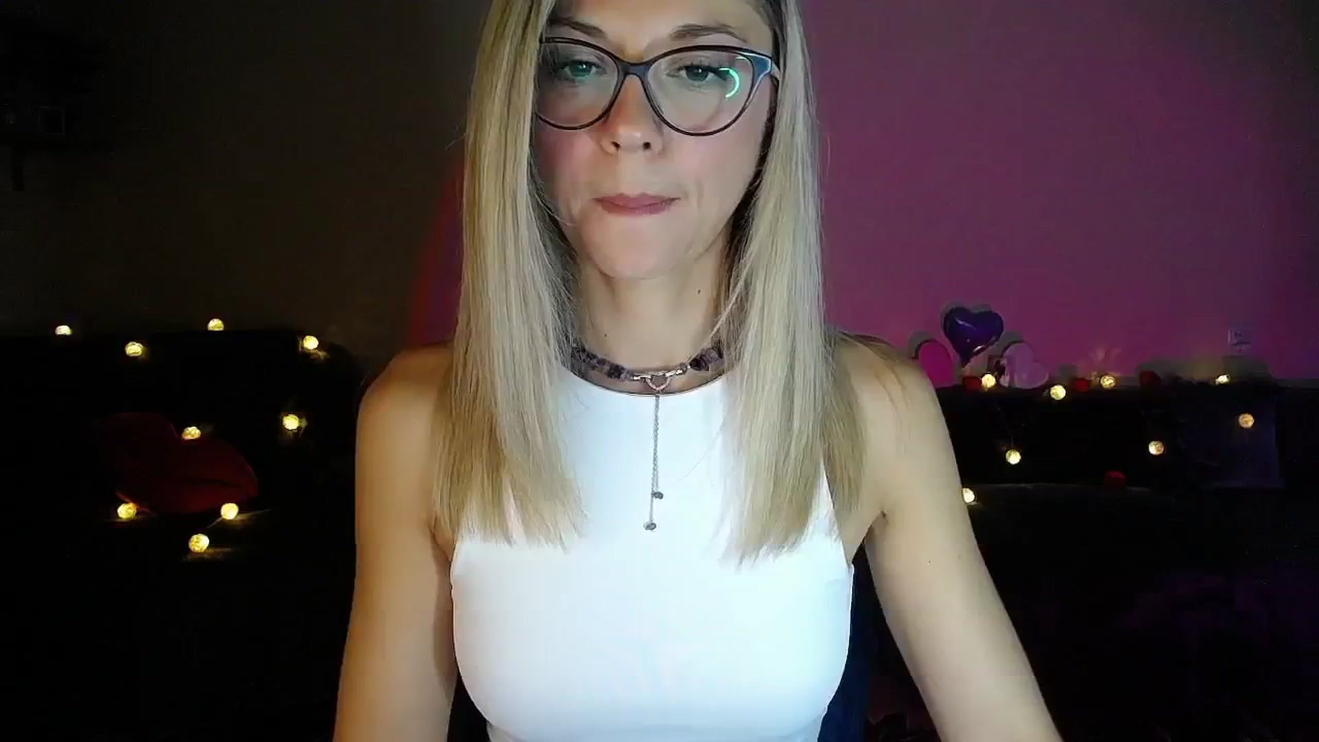 Gallery image thumbnail from Sunshine_alis's myfreecams stream on, 09/26/2025, 17:47 image 6 of 20