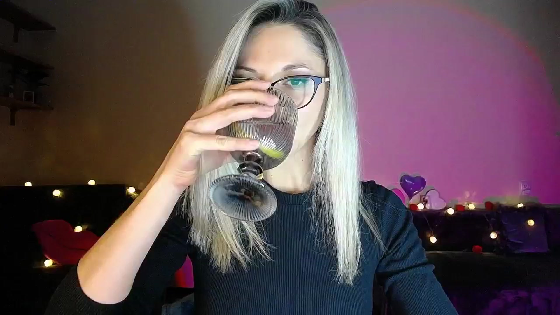 Gallery image thumbnail from Sunshine_alis's myfreecams stream on, 09/27/2025, 19:13 image 2 of 20