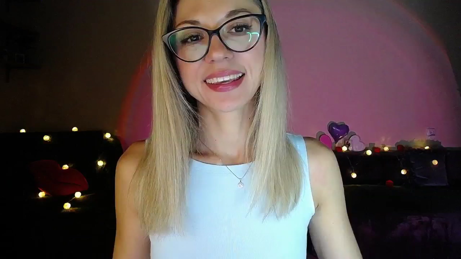Gallery image thumbnail from Sunshine_alis's myfreecams stream on, 09/29/2025, 16:29 image 17 of 20
