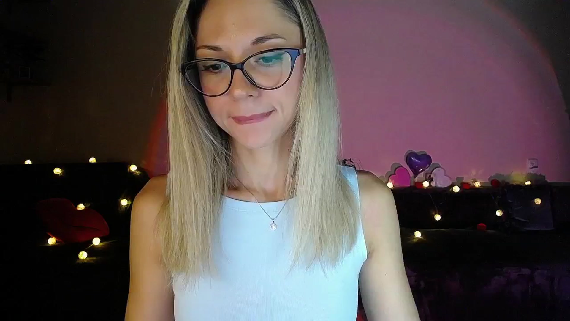 Gallery image thumbnail from Sunshine_alis's myfreecams stream on, 09/29/2025, 16:29 image 20 of 20