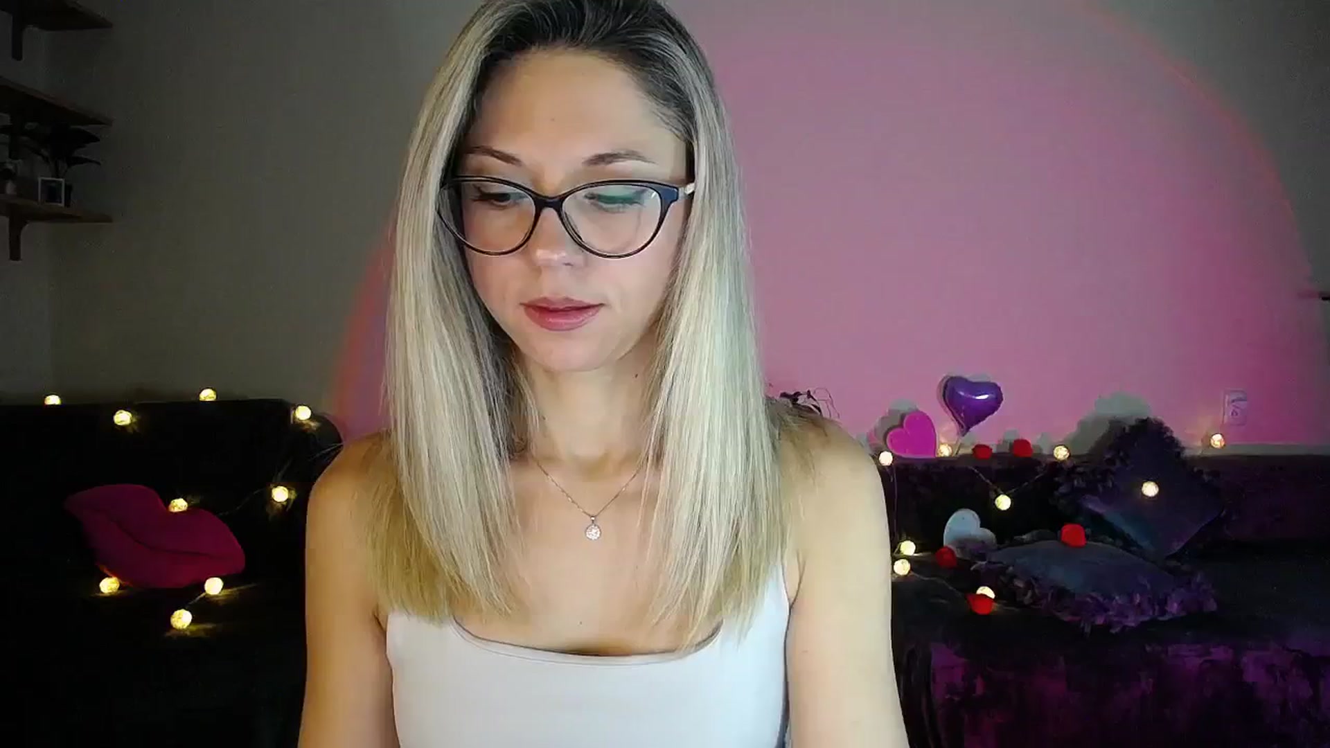Gallery image thumbnail from Sunshine_alis's myfreecams stream on, 10/03/2025, 16:02 image 12 of 20