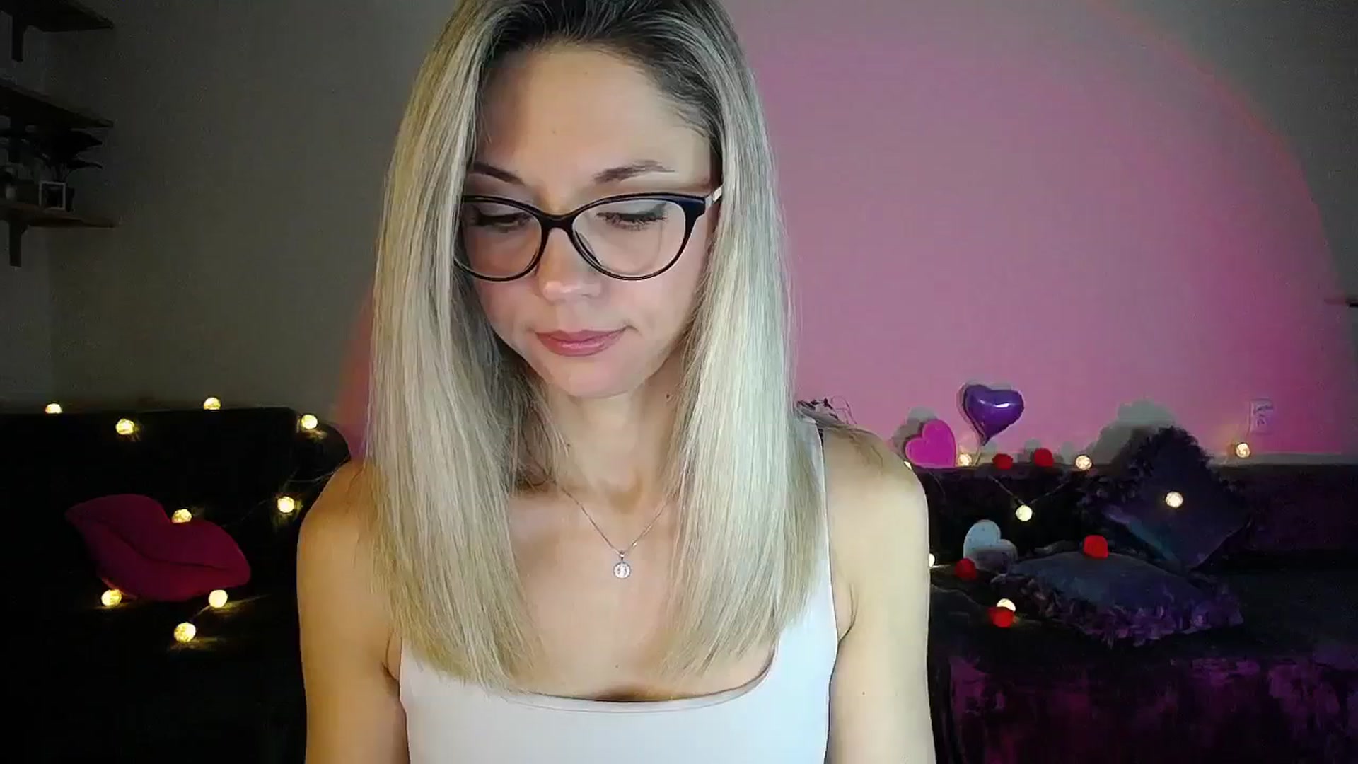 Gallery image thumbnail from Sunshine_alis's myfreecams stream on, 10/03/2025, 16:02 image 15 of 20