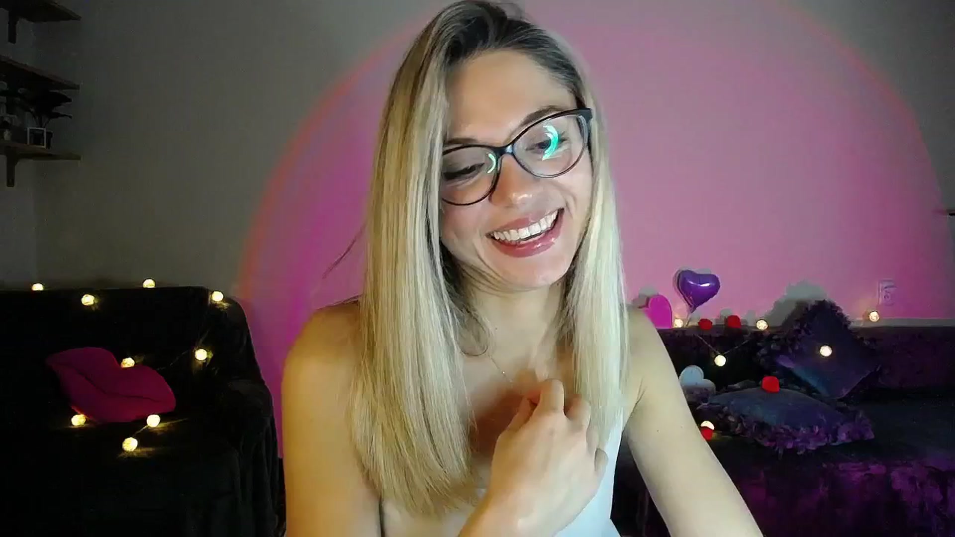Gallery image thumbnail from Sunshine_alis's myfreecams stream on, 10/03/2025, 16:02 image 18 of 20