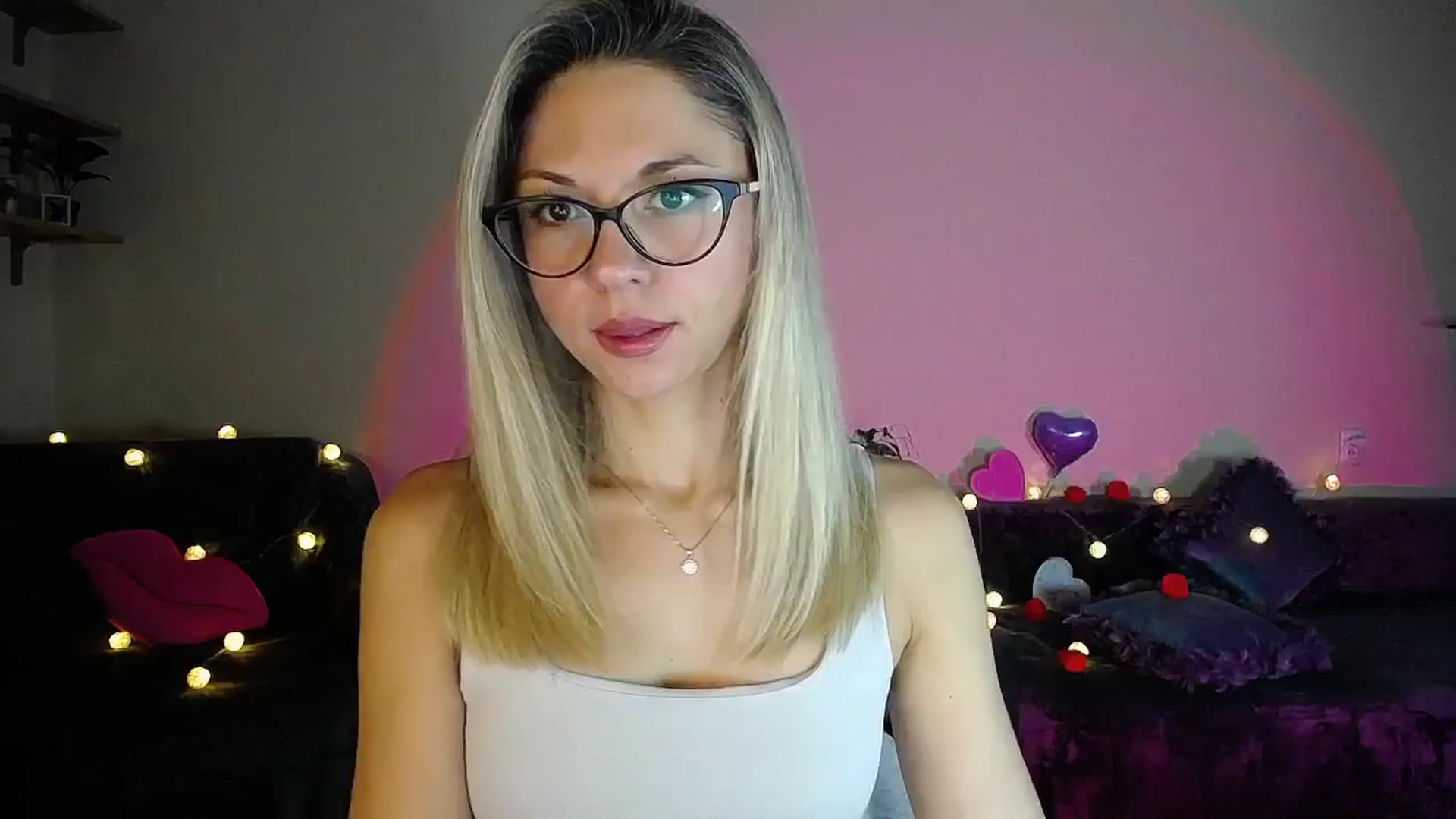 Gallery image thumbnail from Sunshine_alis's myfreecams stream on, 10/03/2025, 16:02 image 4 of 20
