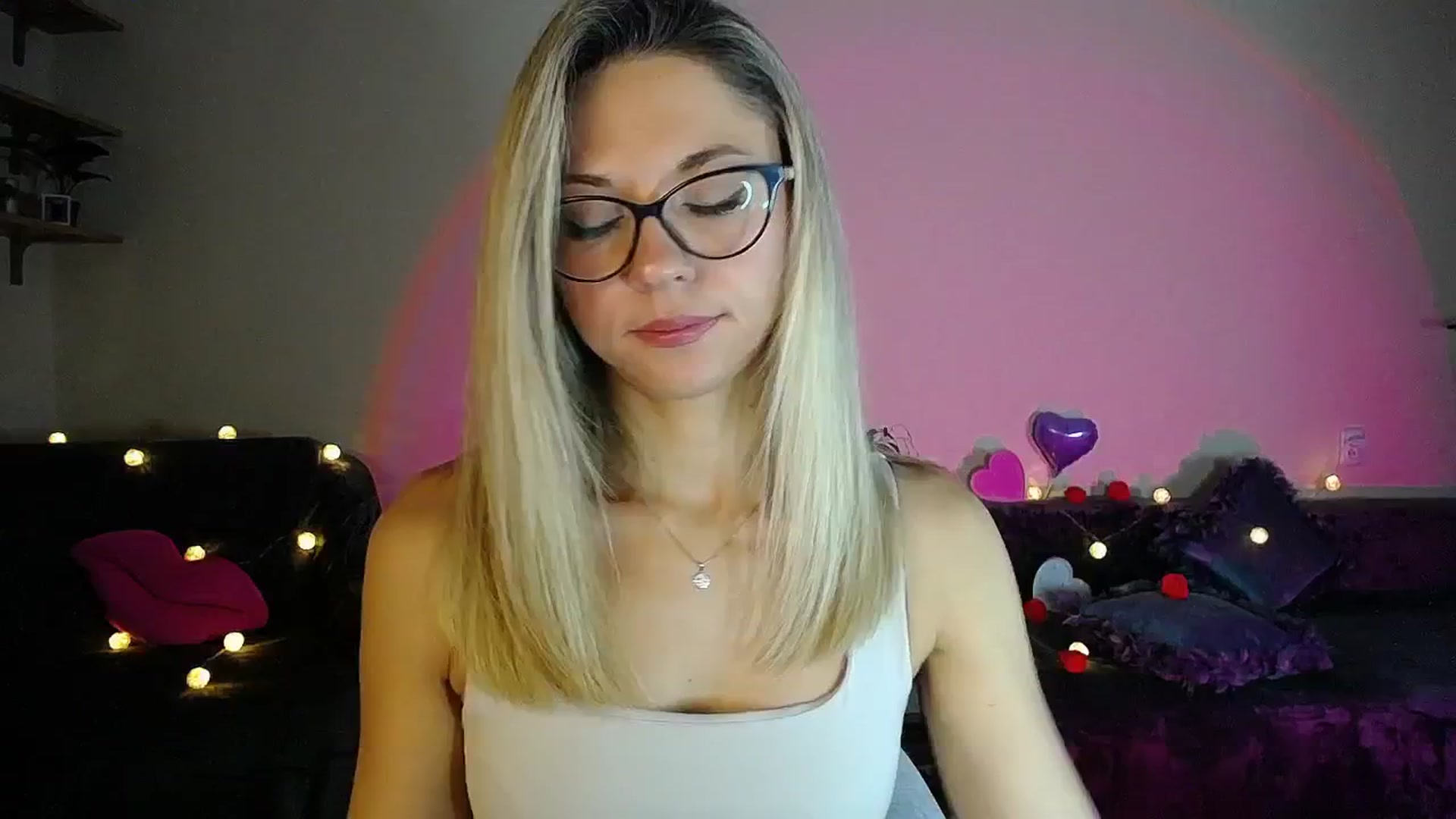 Gallery image thumbnail from Sunshine_alis's myfreecams stream on, 10/03/2025, 16:02 image 16 of 20