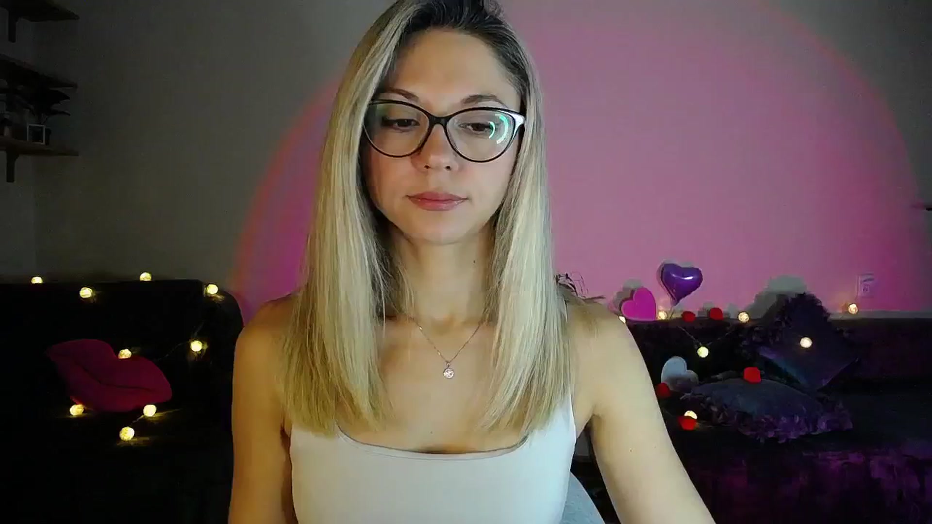 Gallery image thumbnail from Sunshine_alis's myfreecams stream on, 10/03/2025, 16:02 image 14 of 20