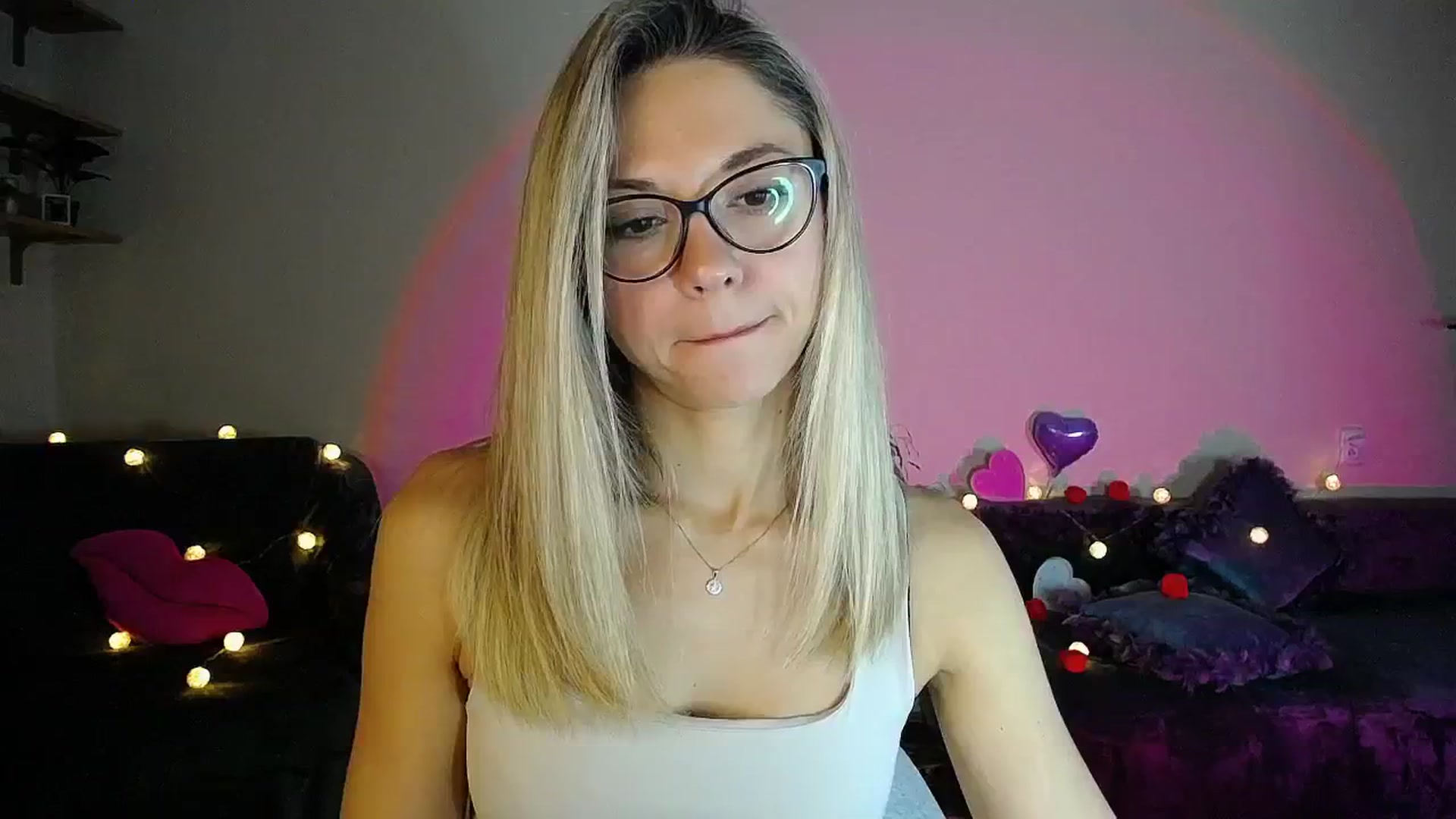 Gallery image thumbnail from Sunshine_alis's myfreecams stream on, 10/03/2025, 16:02 image 17 of 20
