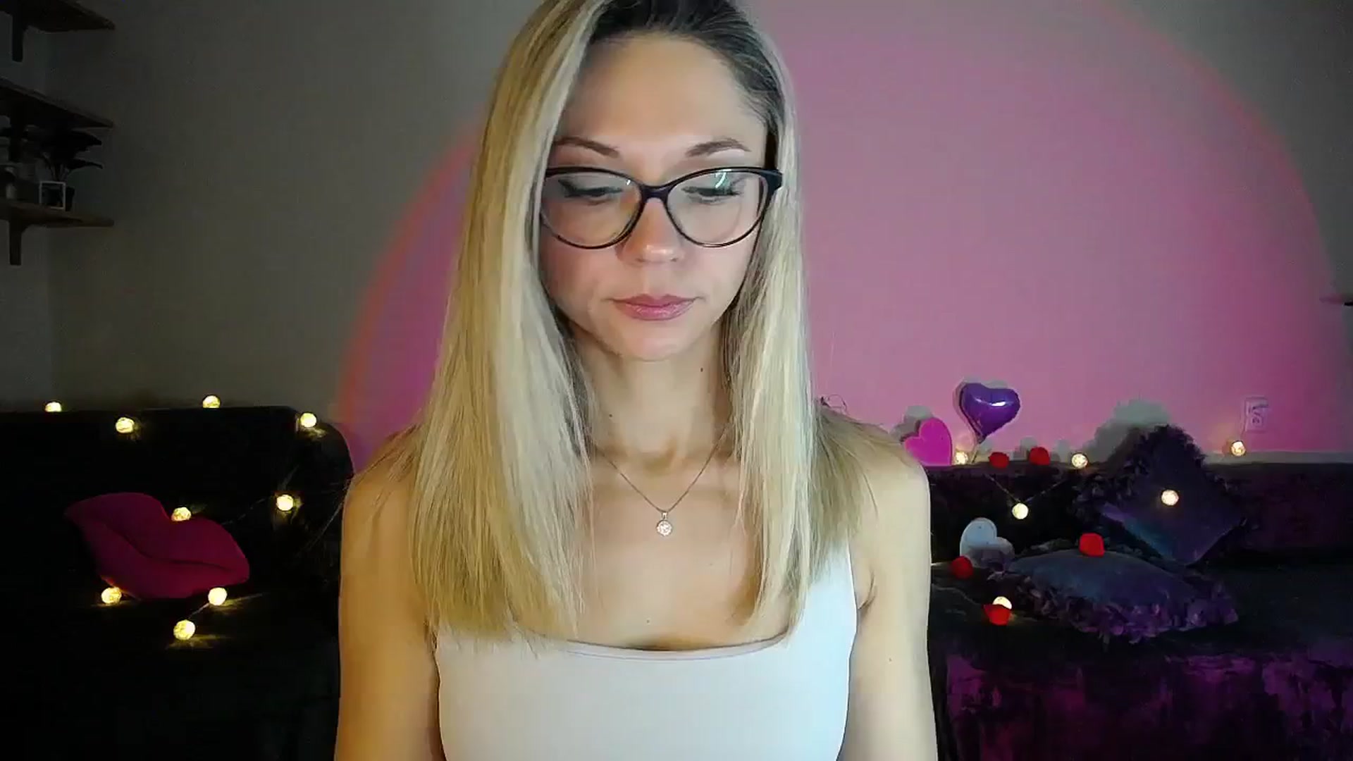 Gallery image thumbnail from Sunshine_alis's myfreecams stream on, 10/03/2025, 16:02 image 5 of 20