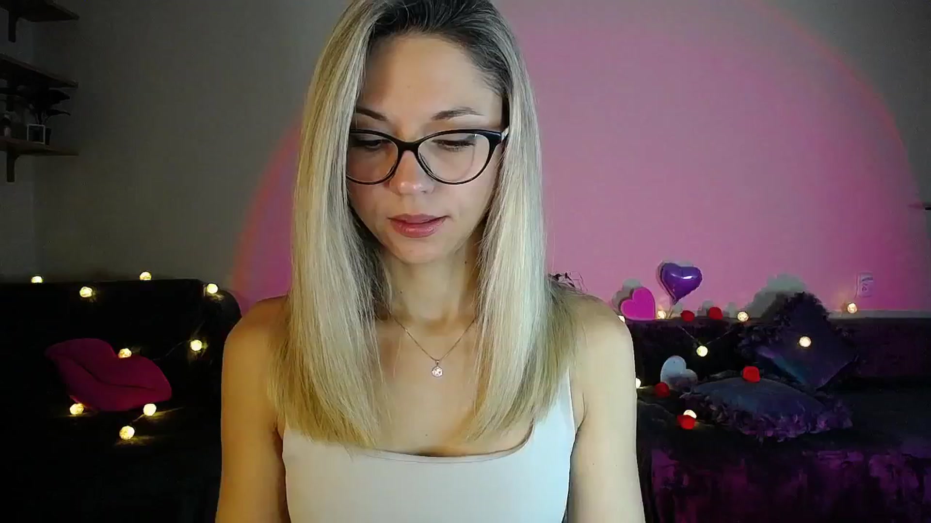 Gallery image thumbnail from Sunshine_alis's myfreecams stream on, 10/03/2025, 16:02 image 7 of 20