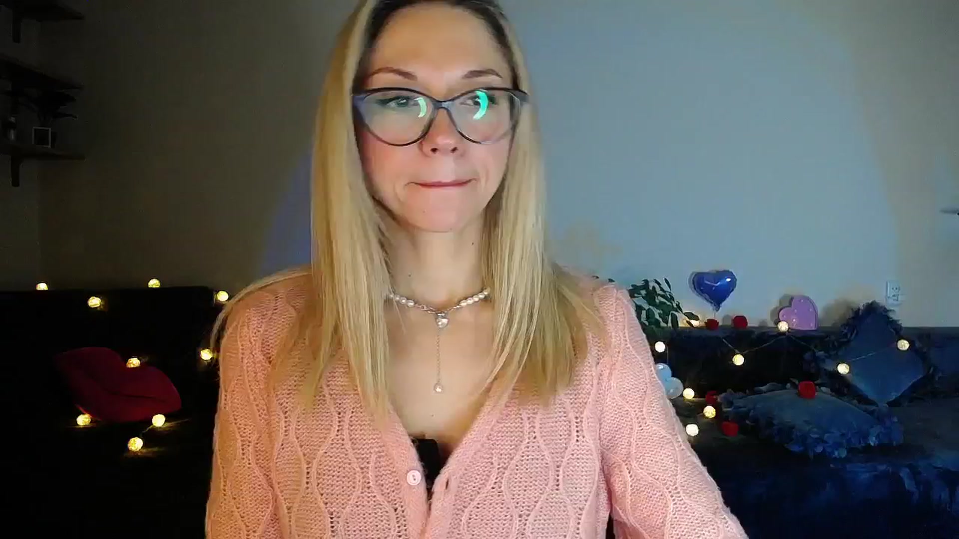 Gallery image thumbnail from Sunshine_alis's myfreecams stream on, 10/07/2025, 15:30 image 2 of 20