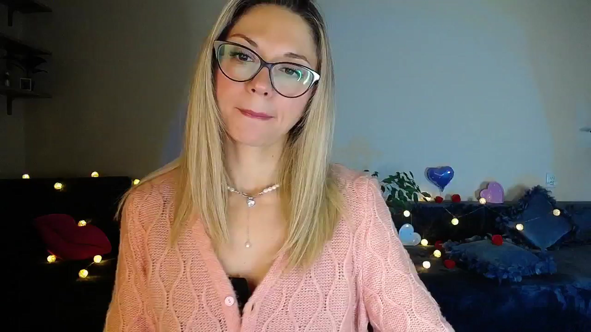 Gallery image thumbnail from Sunshine_alis's myfreecams stream on, 10/07/2025, 15:30 image 4 of 20