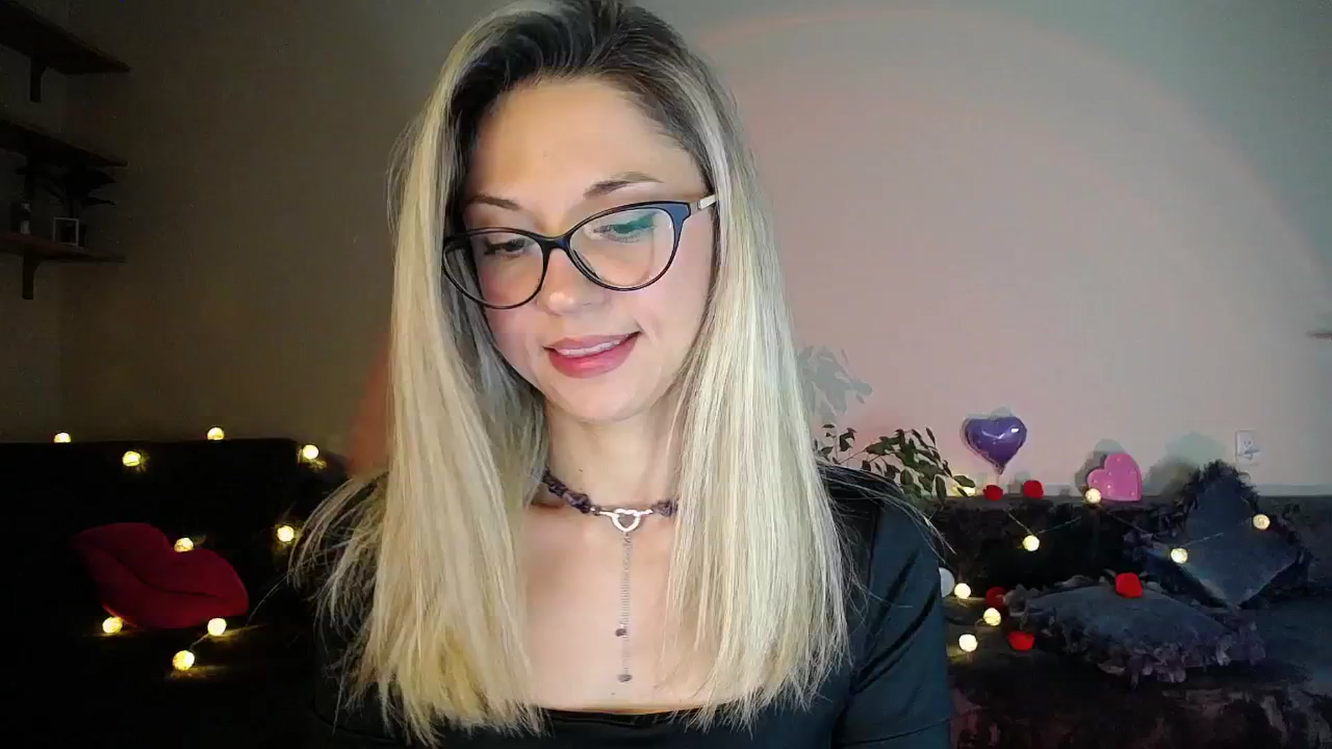 Gallery image thumbnail from Sunshine_alis's myfreecams stream on, 10/08/2025, 16:49 image 10 of 20