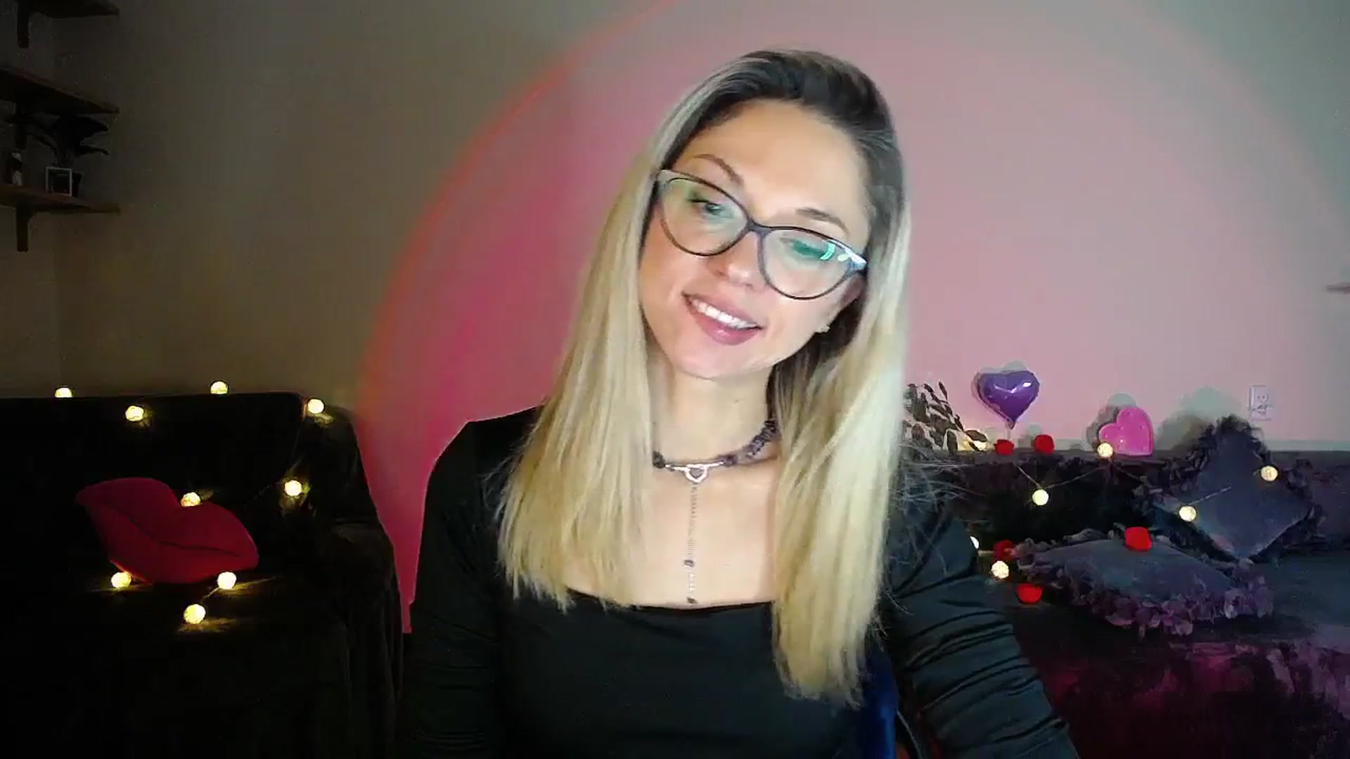 Gallery image thumbnail from Sunshine_alis's myfreecams stream on, 10/08/2025, 19:42 image 2 of 20