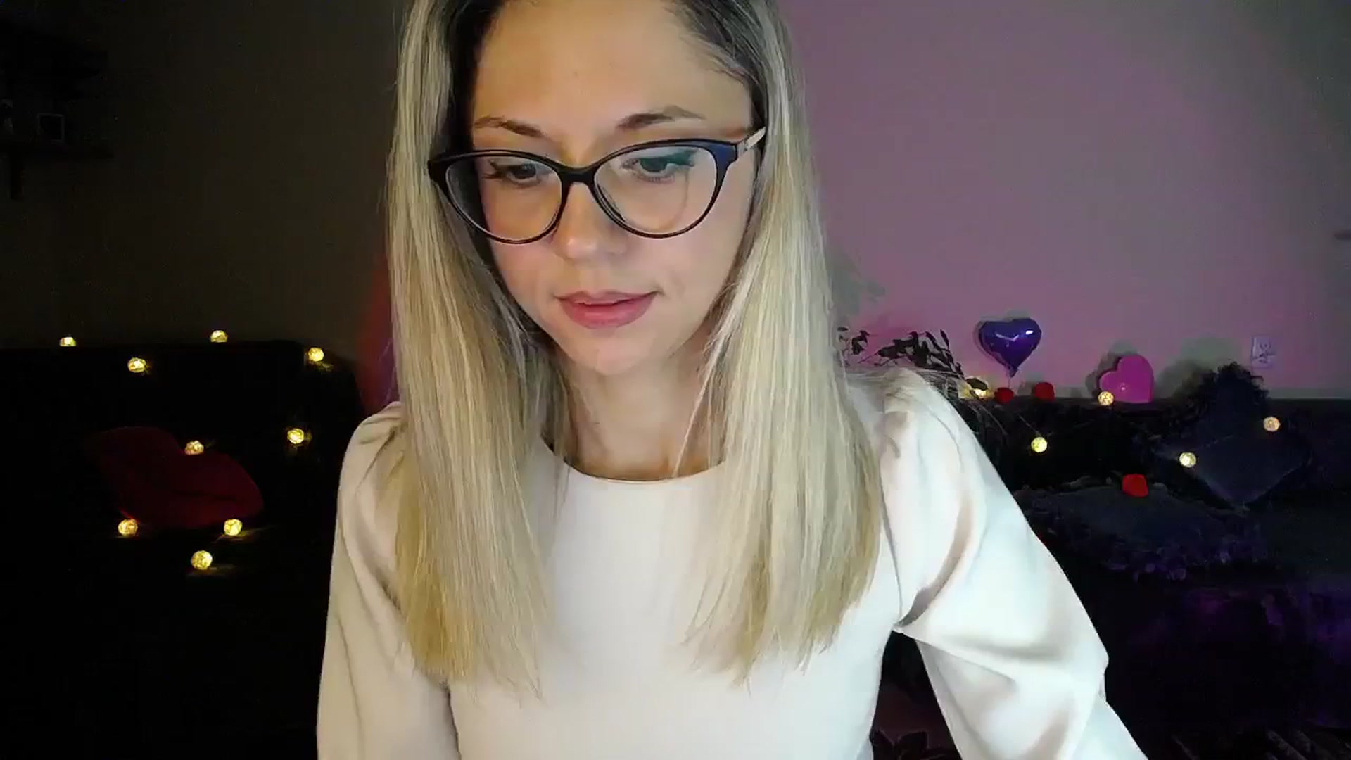 Gallery image thumbnail from Sunshine_alis's myfreecams stream on, 10/09/2025, 19:46 image 4 of 20