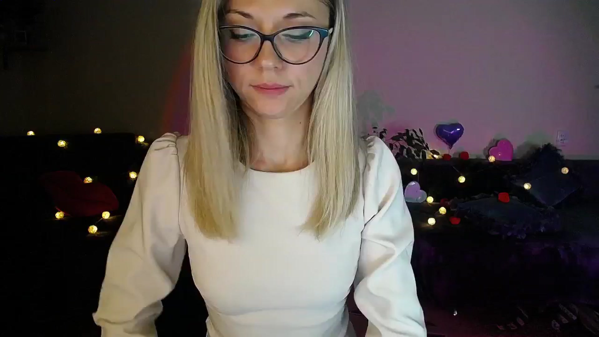 Gallery image thumbnail from Sunshine_alis's myfreecams stream on, 10/09/2025, 19:46 image 16 of 20