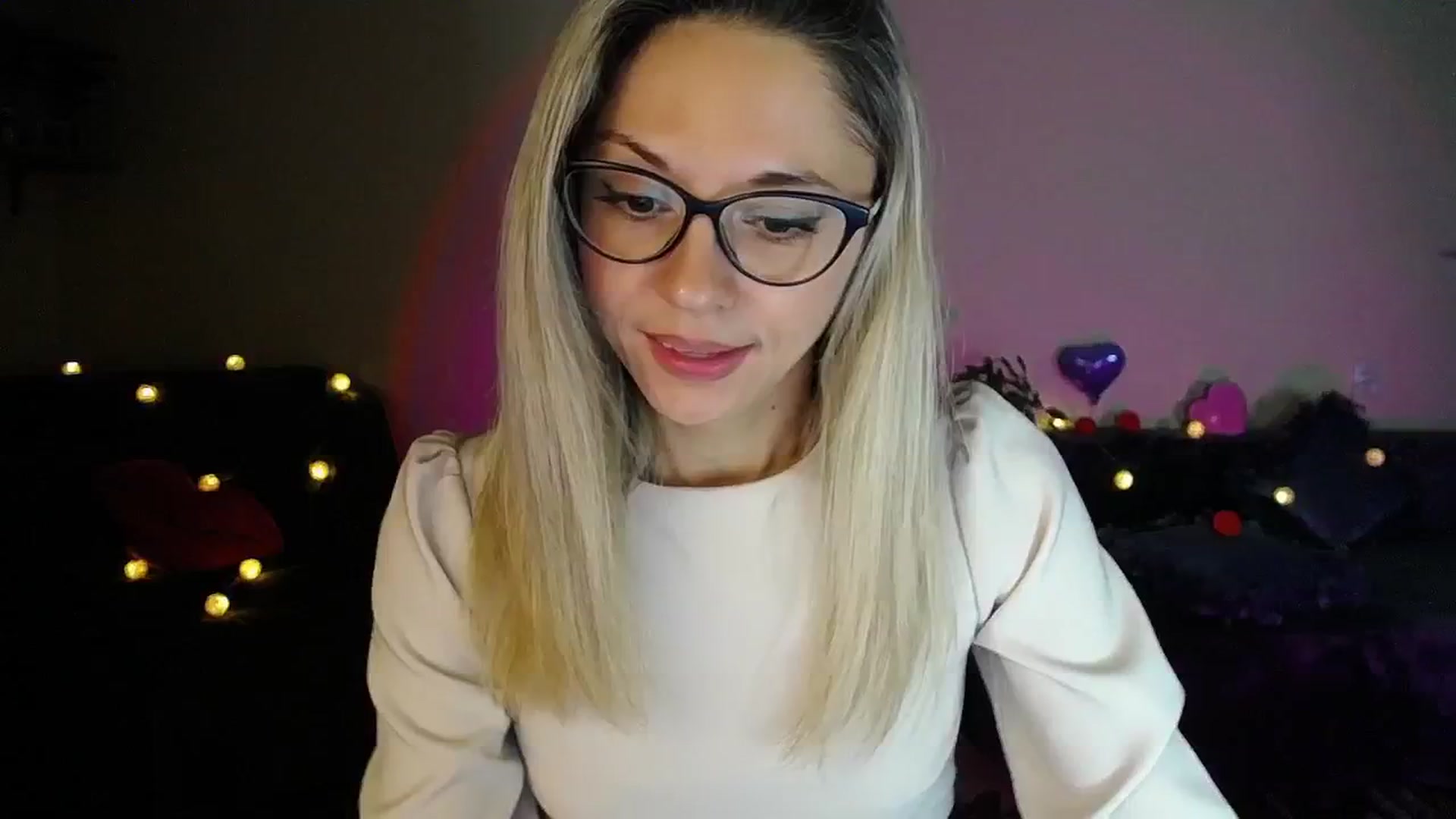 Gallery image thumbnail from Sunshine_alis's myfreecams stream on, 10/09/2025, 19:46 image 3 of 20